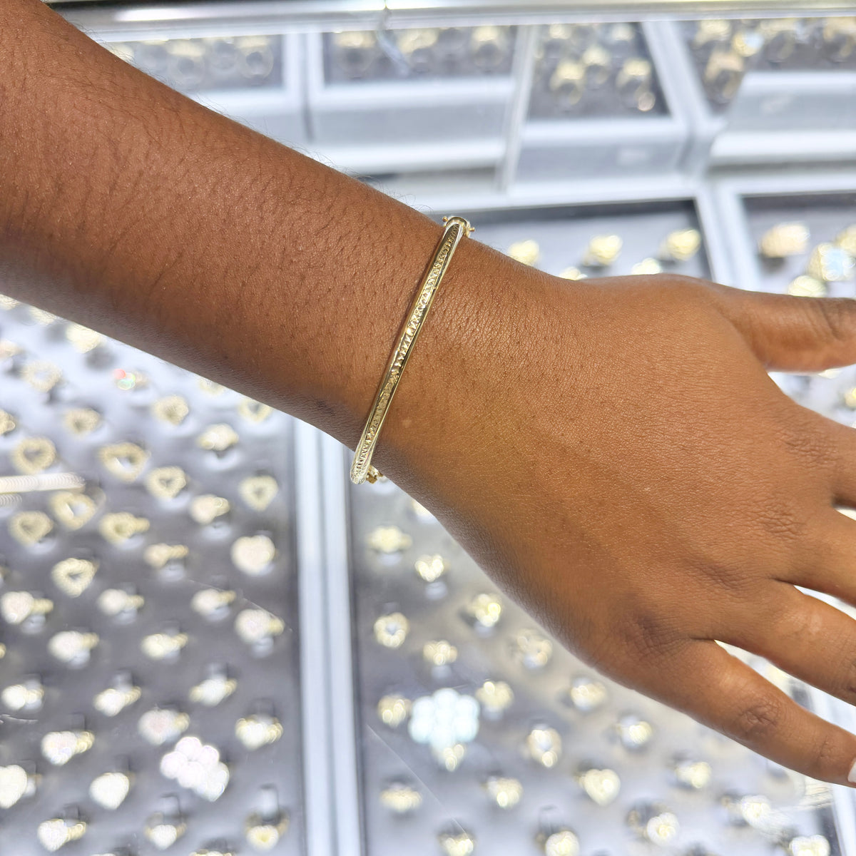 10K Gold Bangle Oval Hinged