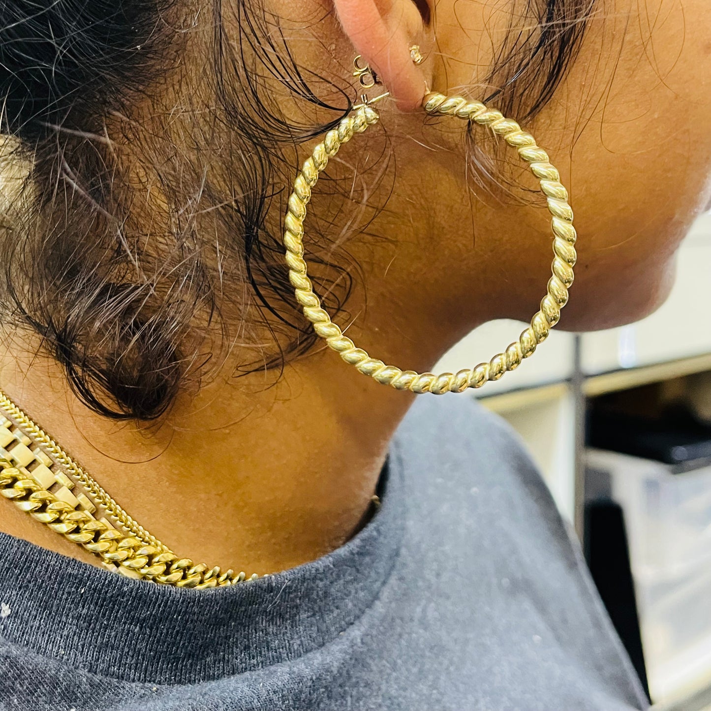 10K Gold Ribbed Hoop Earrings (2")
