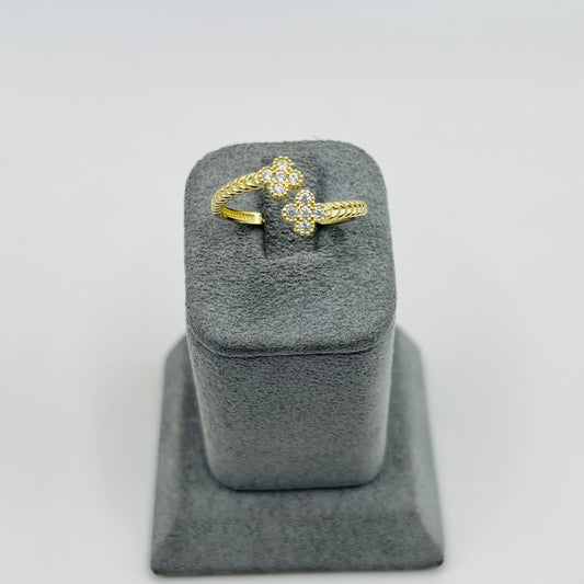 10k Gold Ribbed Clover Ring