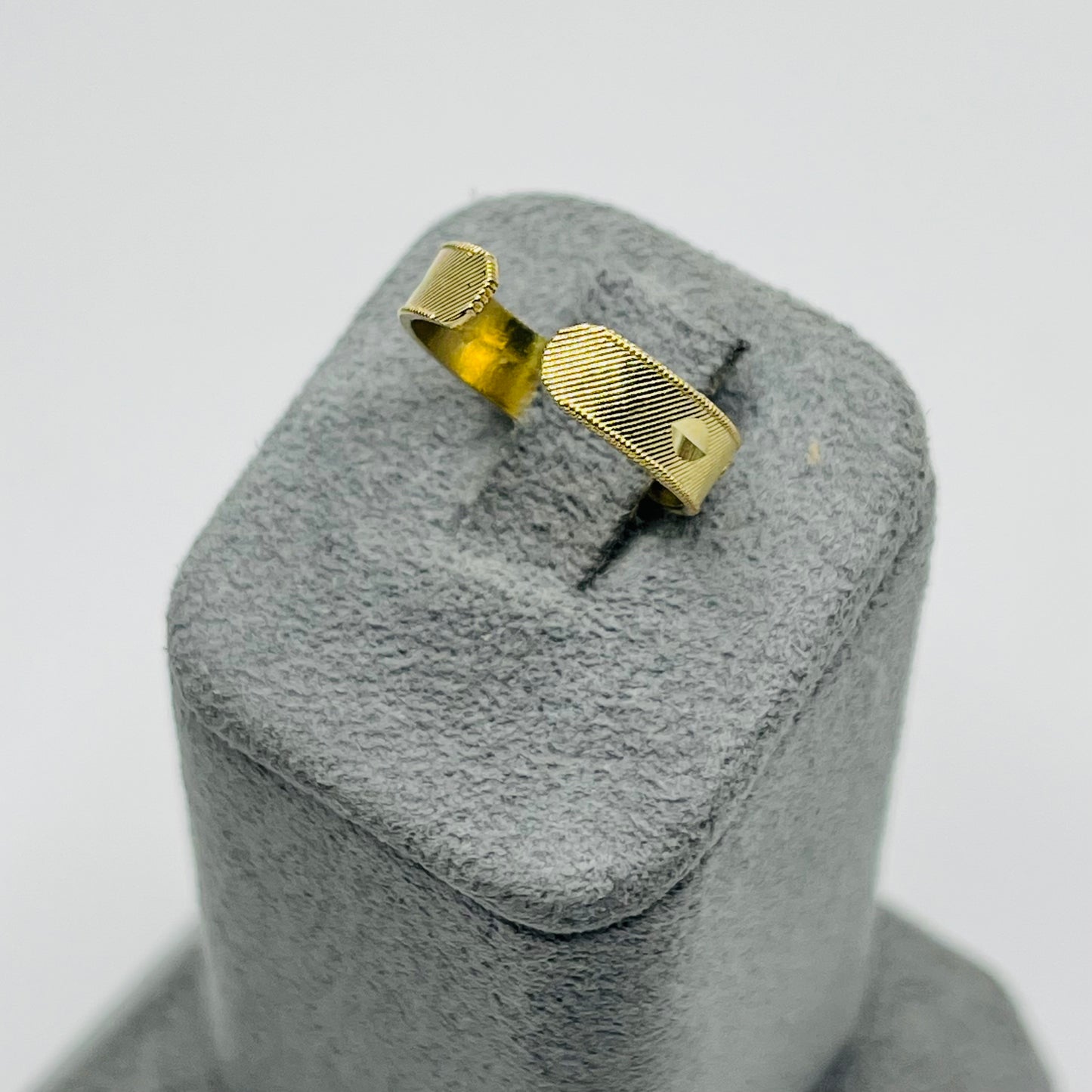 10k Gold Peace Design Toe Ring