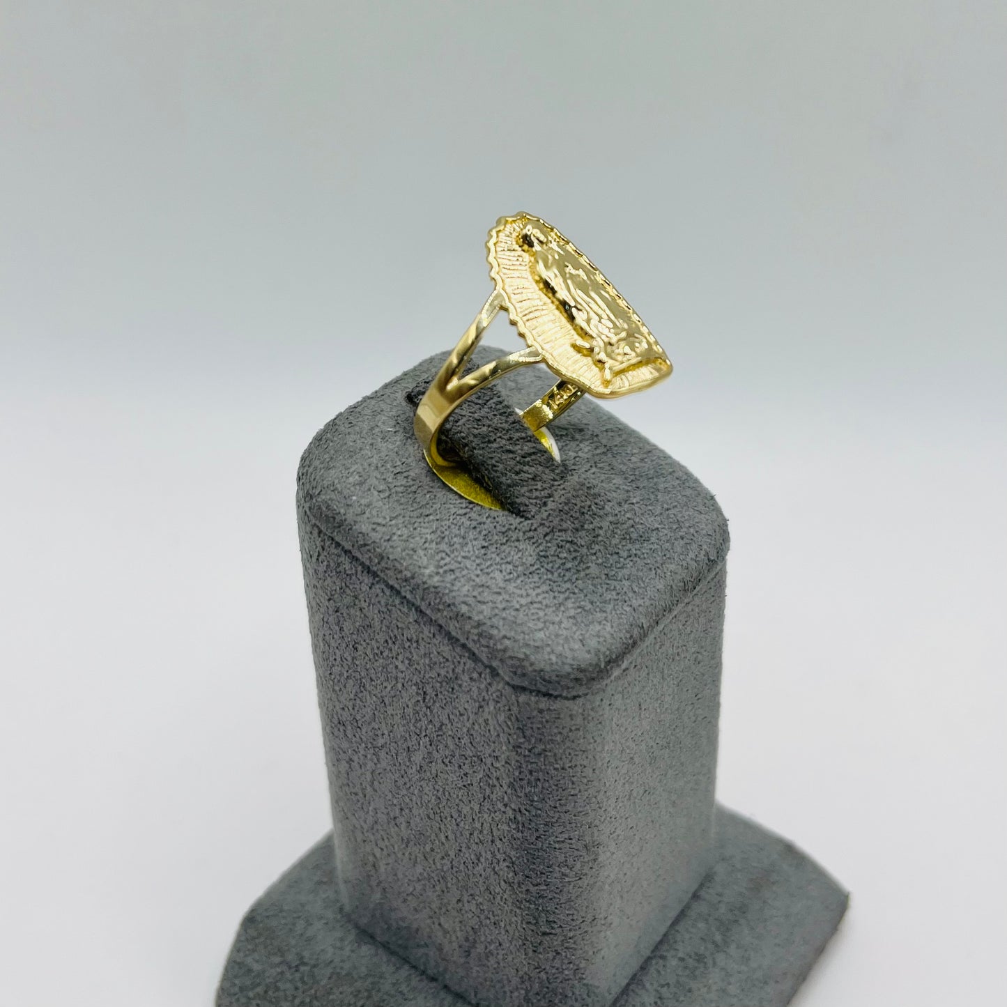 14k Gold La Virgien Ring