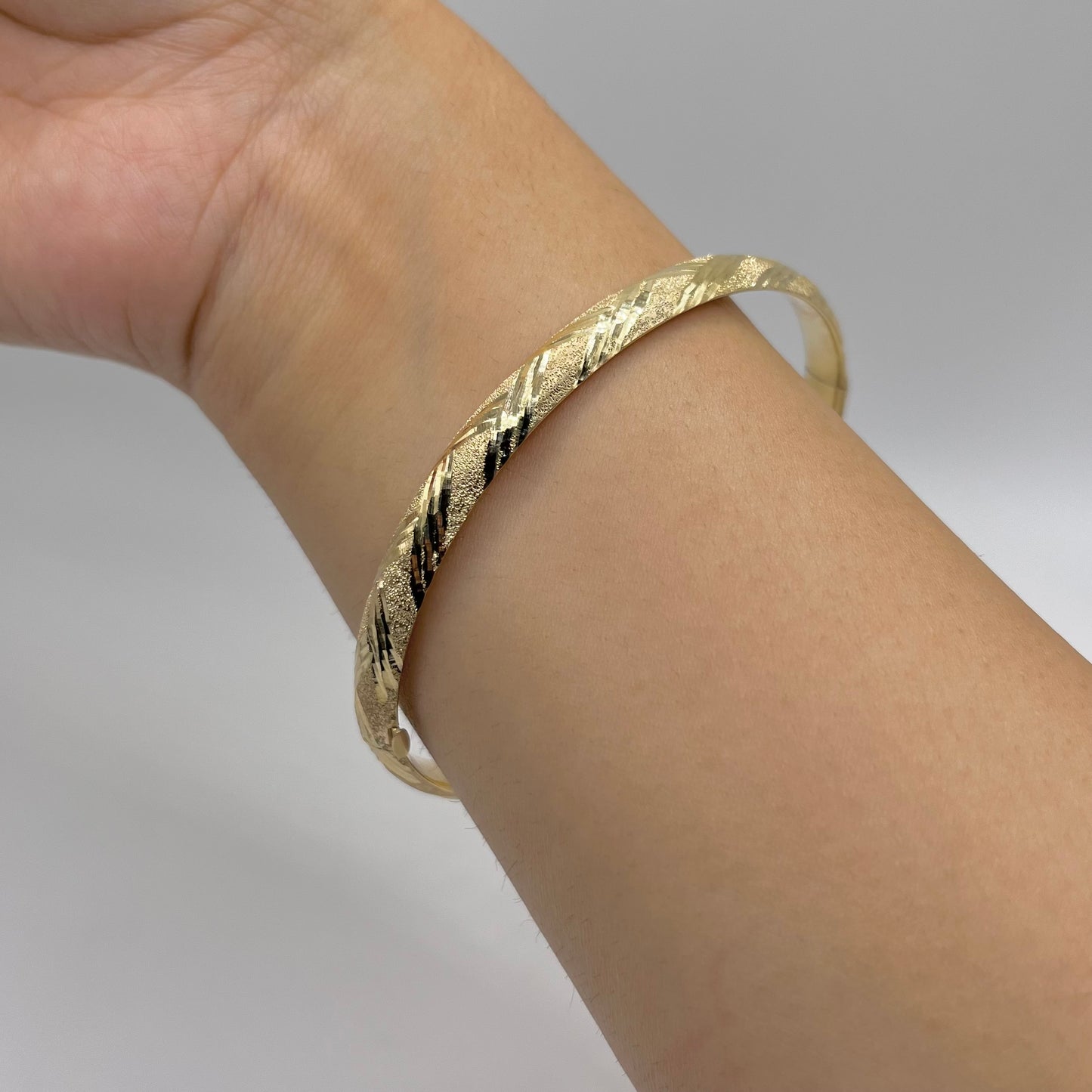 10k Gold Raya Bangle