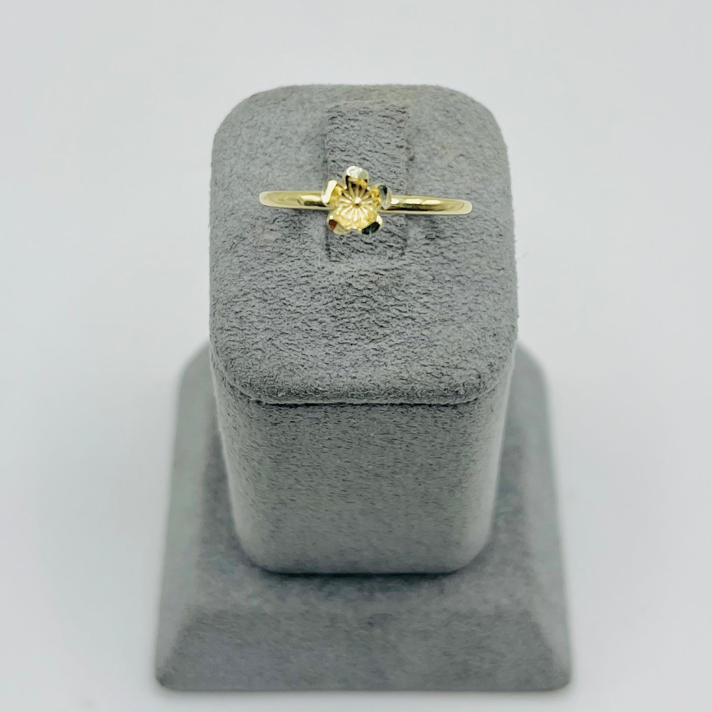 10k Gold Mini Flower Ring