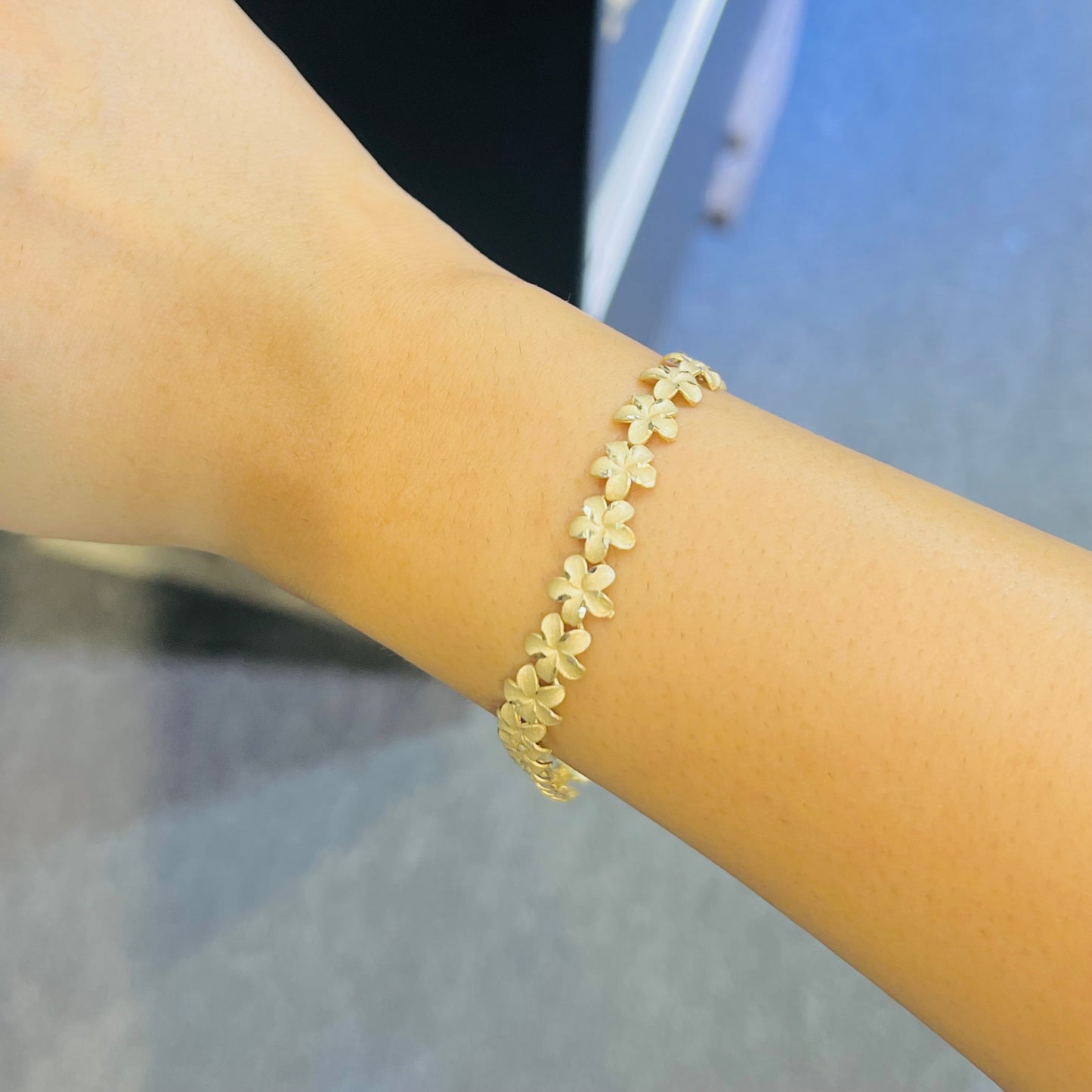 10k Gold Satin Hibiscus Bracelet (S)