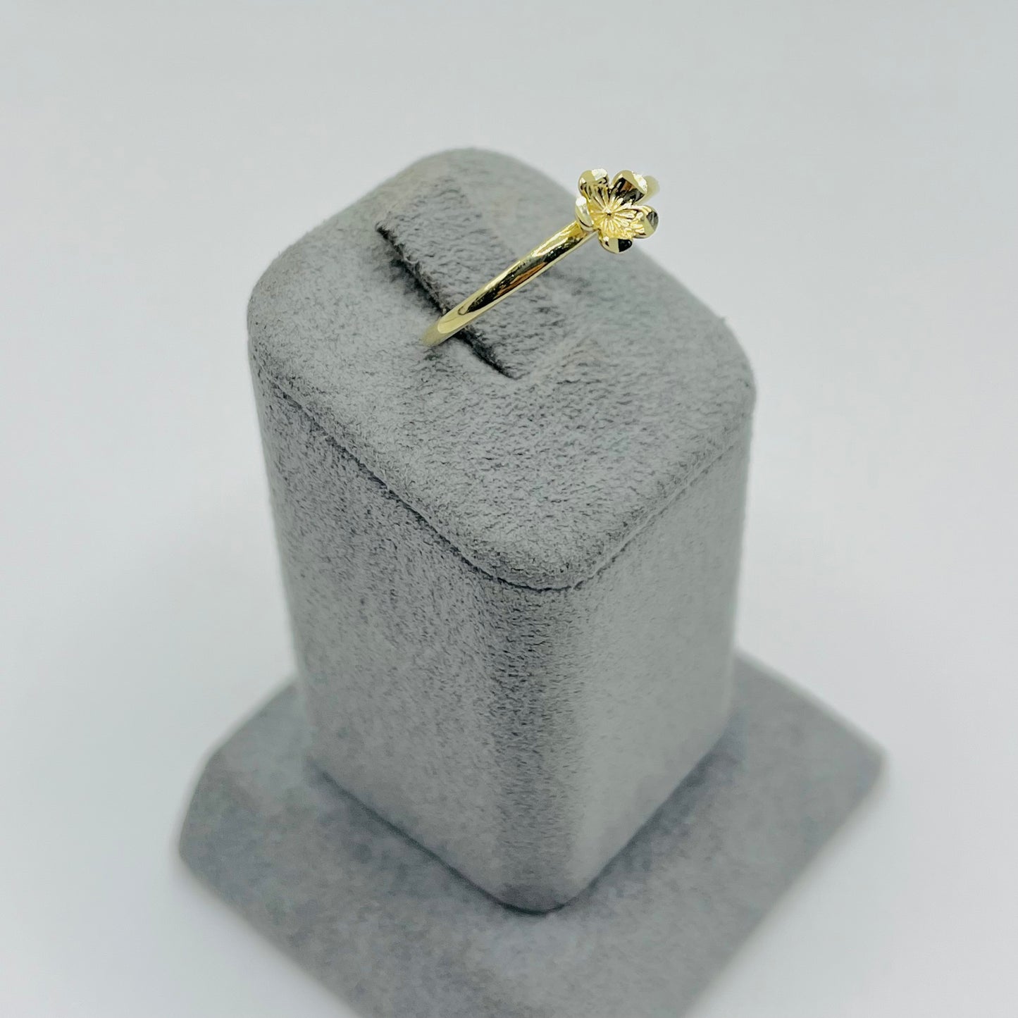 10k Gold Mini Flower Ring