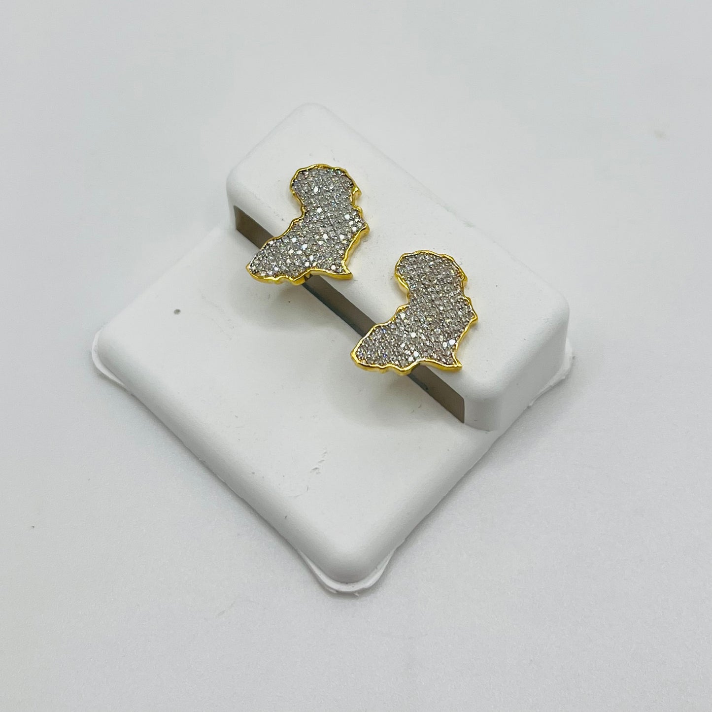 10k Gold Diamond Africa Earrings 15mm (Screwback)