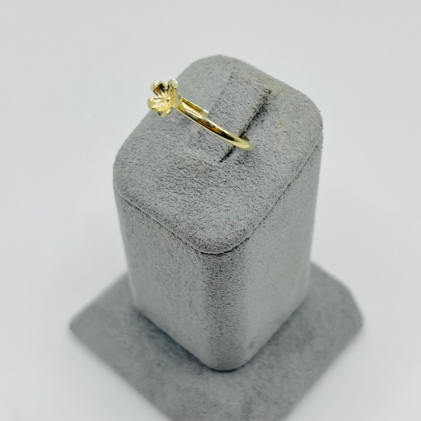 10k Gold Mini Flower Ring