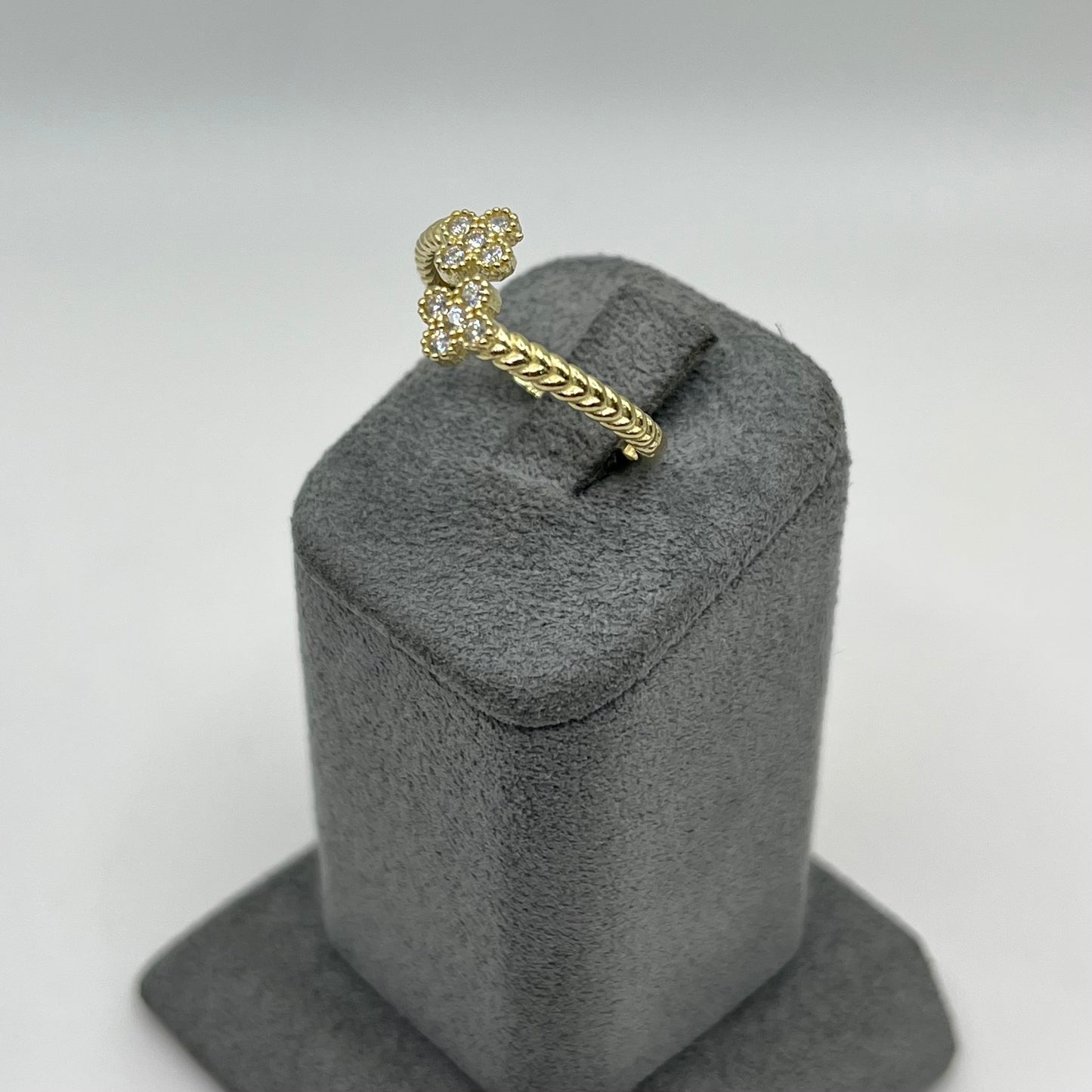 10k Gold Ribbed Clover Ring