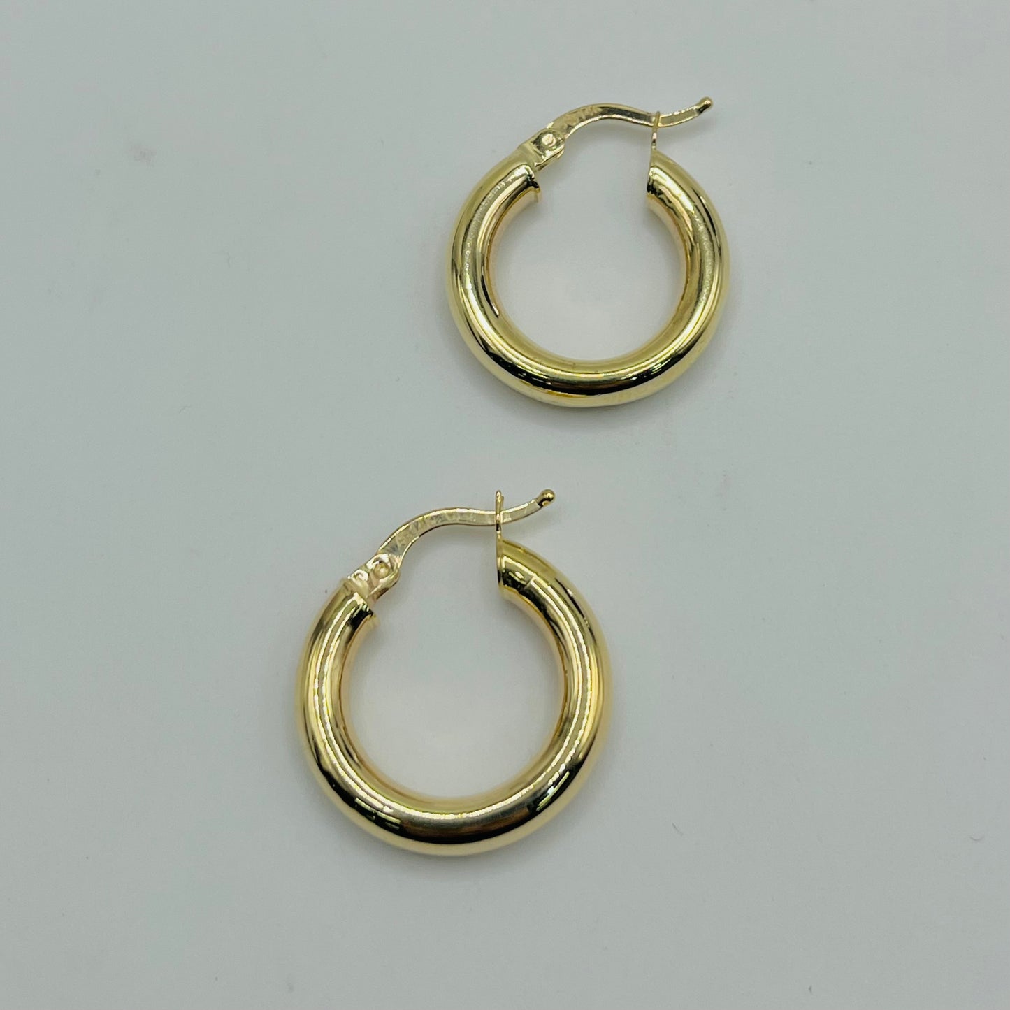 14k Classic Gold Mini Hoops (15mm)