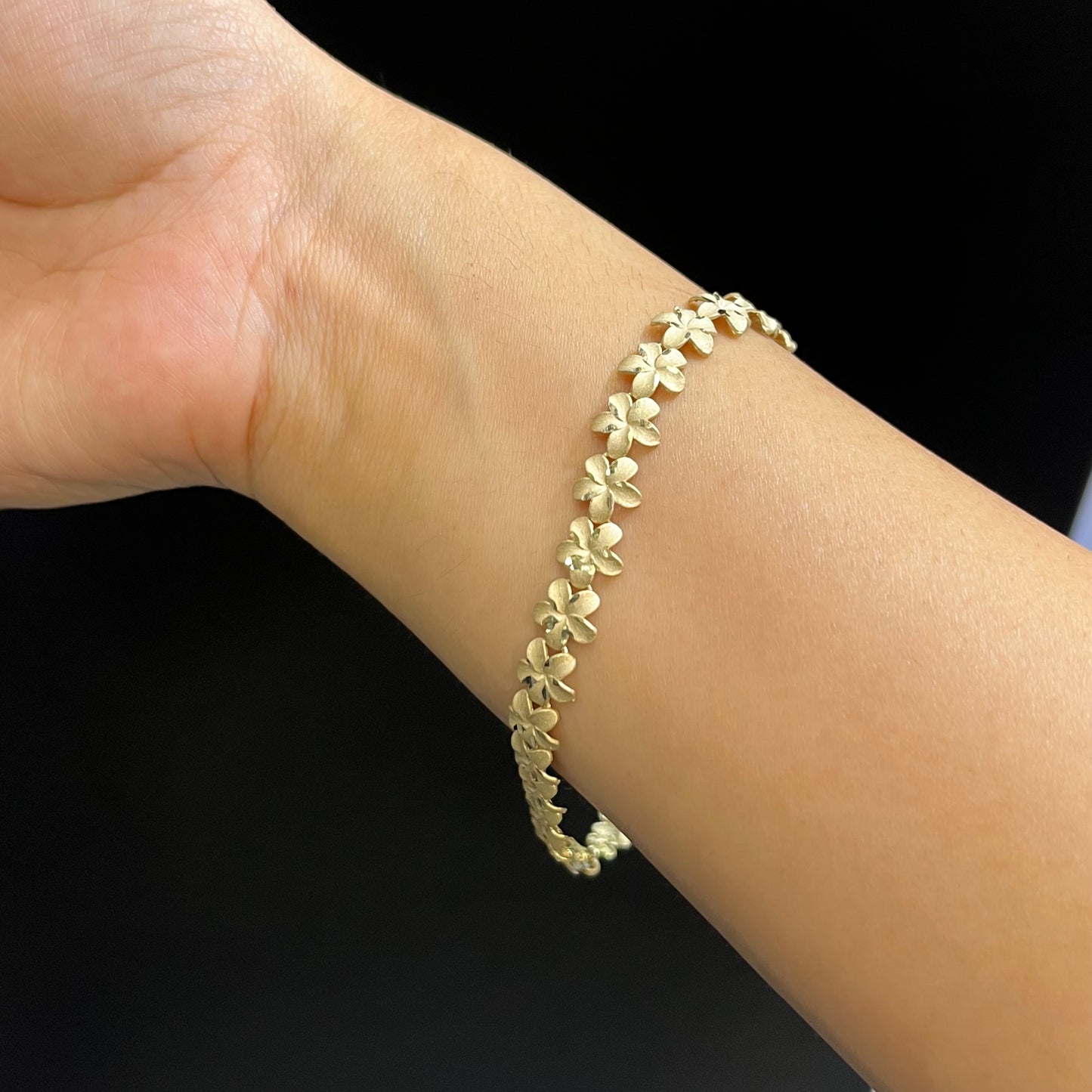 10k Gold Satin Hibiscus Bracelet (S)