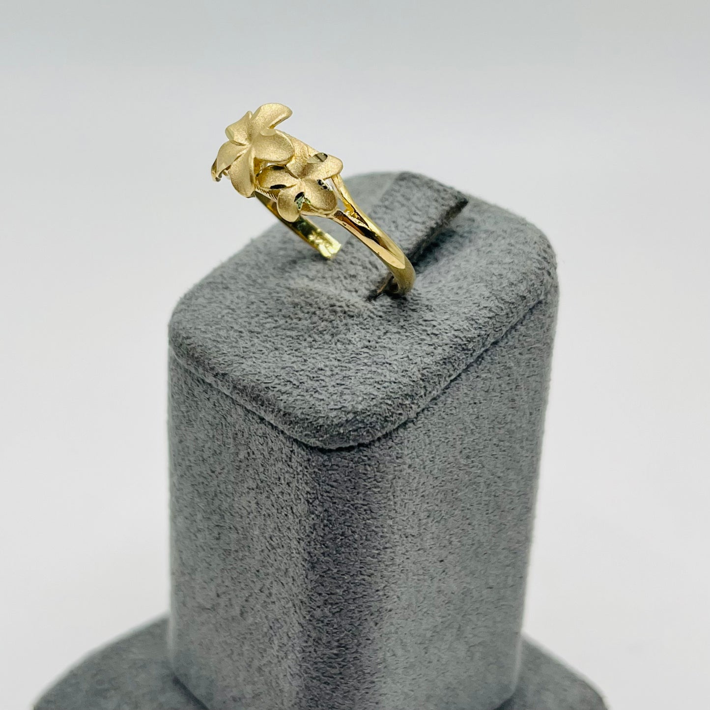 14k Stone Finish Hibiscus Ring