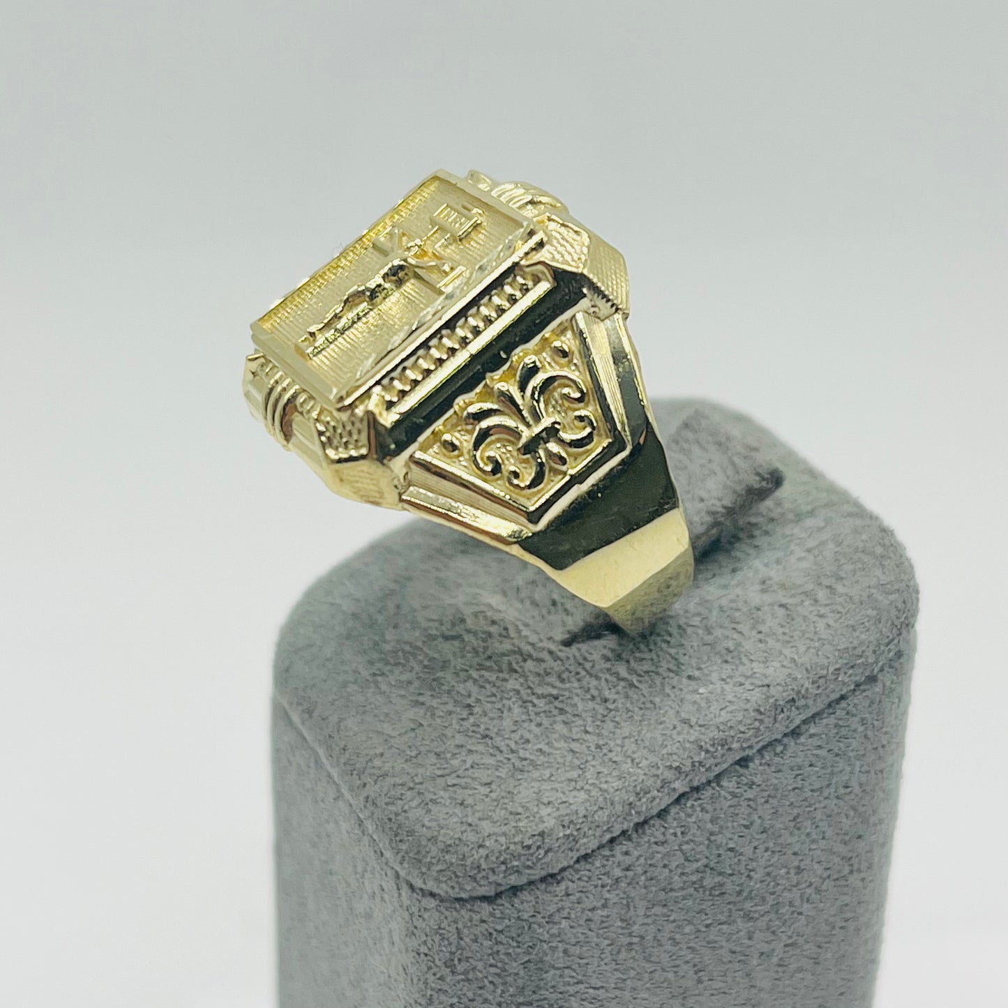 10k Gold Crucifix Temple Ring