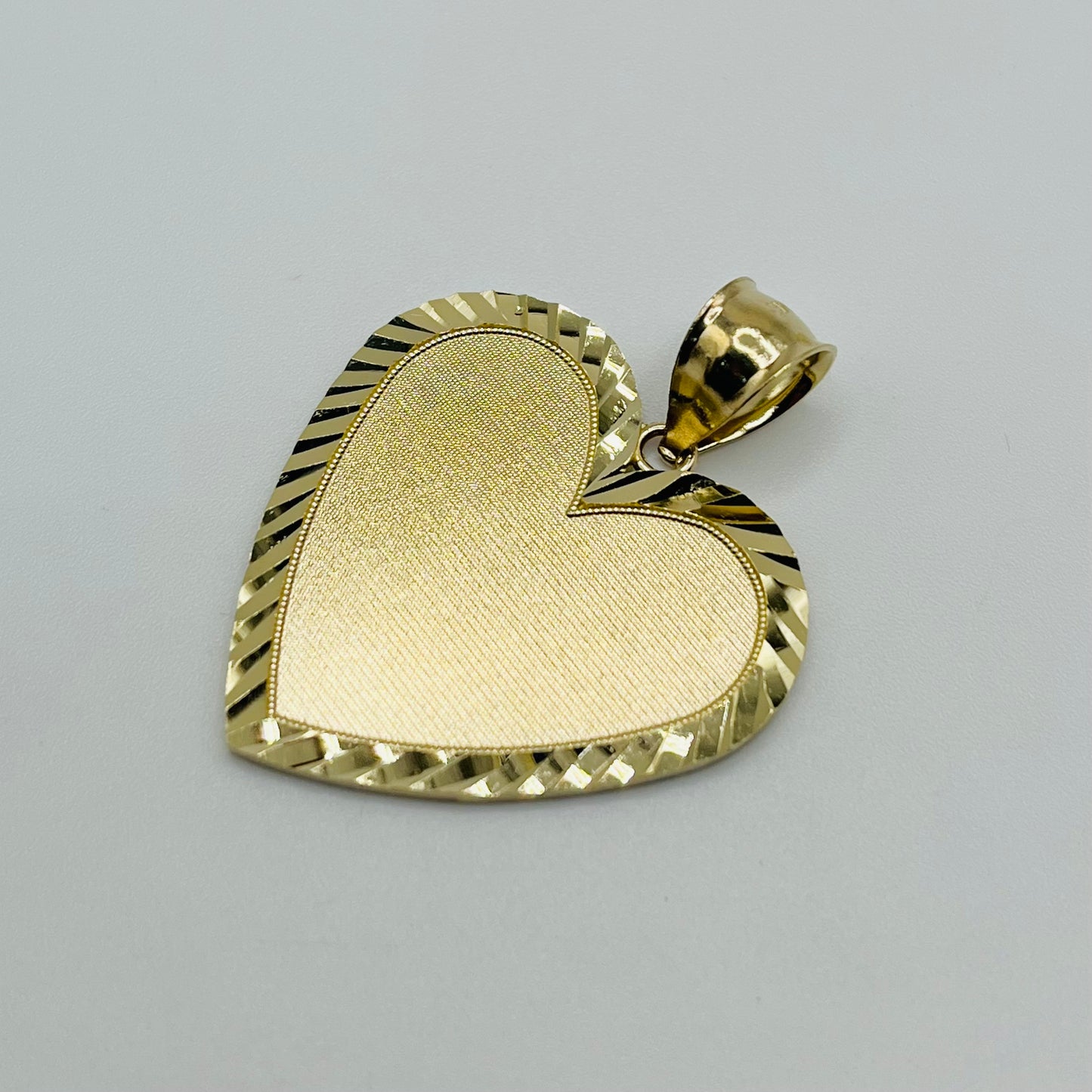14k Gold Heart Diamond Cut Border Picture Pendant (38mm)
