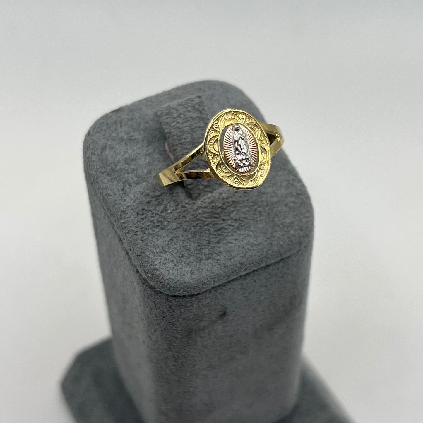 14k Gold Sancta Maria Circle Ring