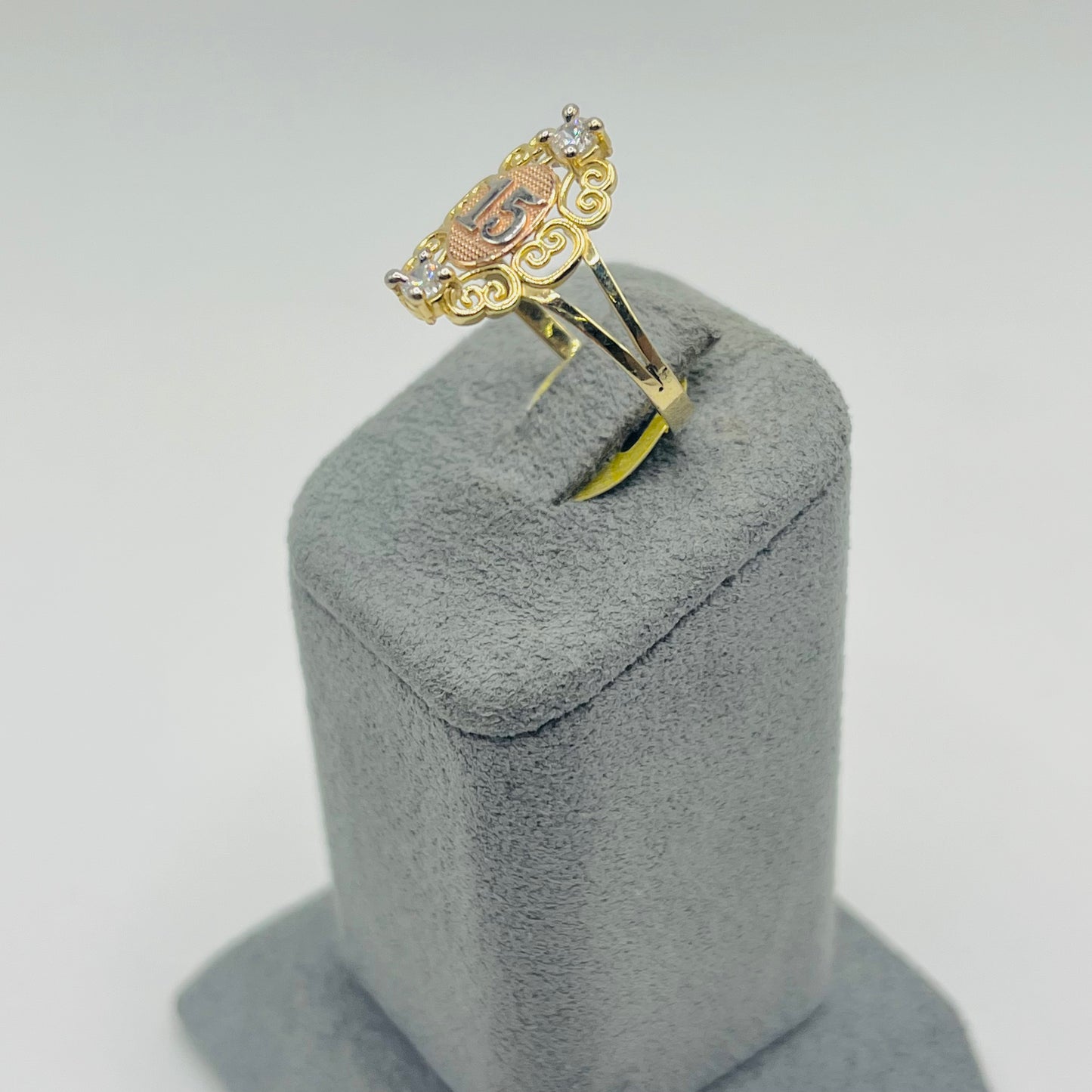14K Gold Elegante Quince Ring