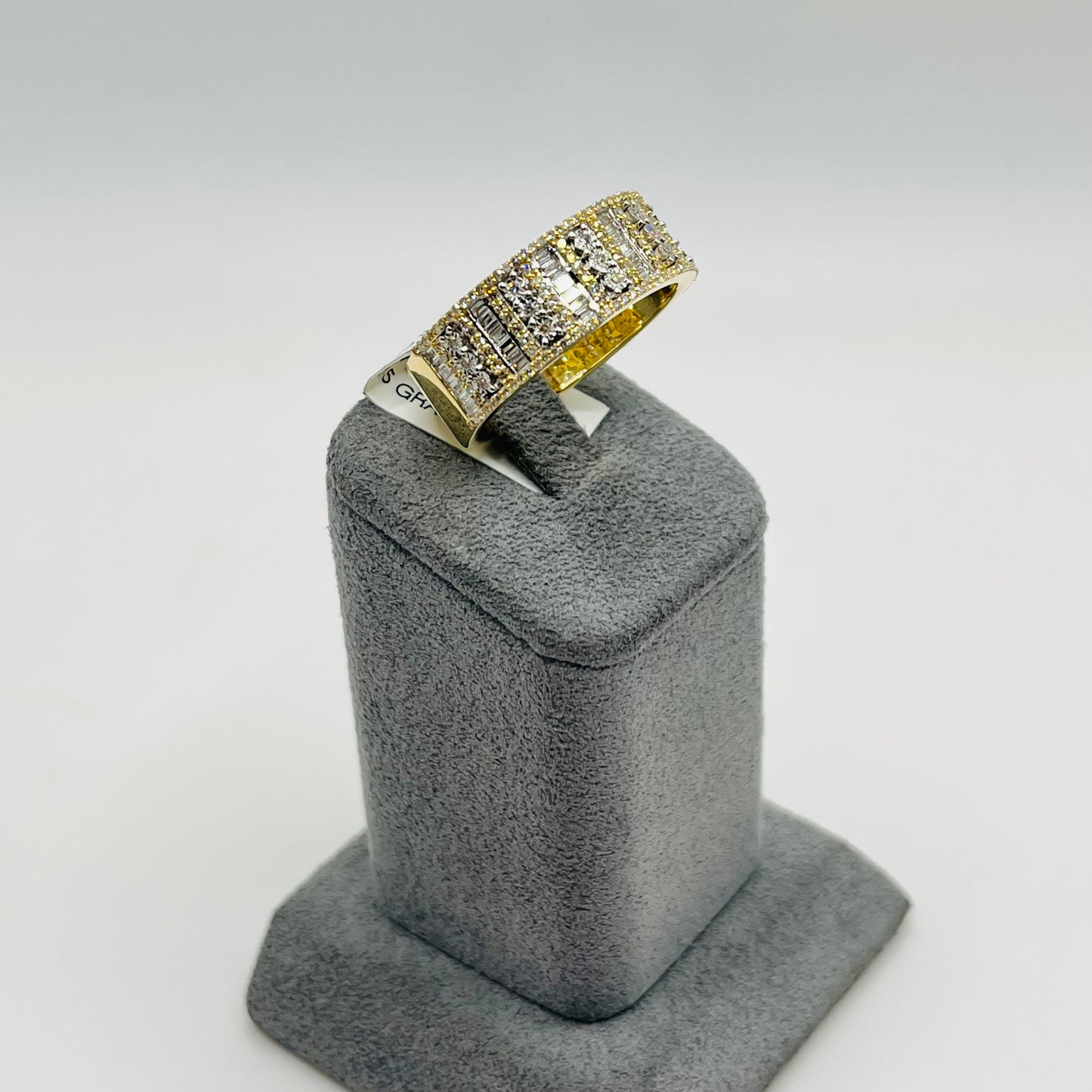 10k Gold Diamond Baguette Beam Ring