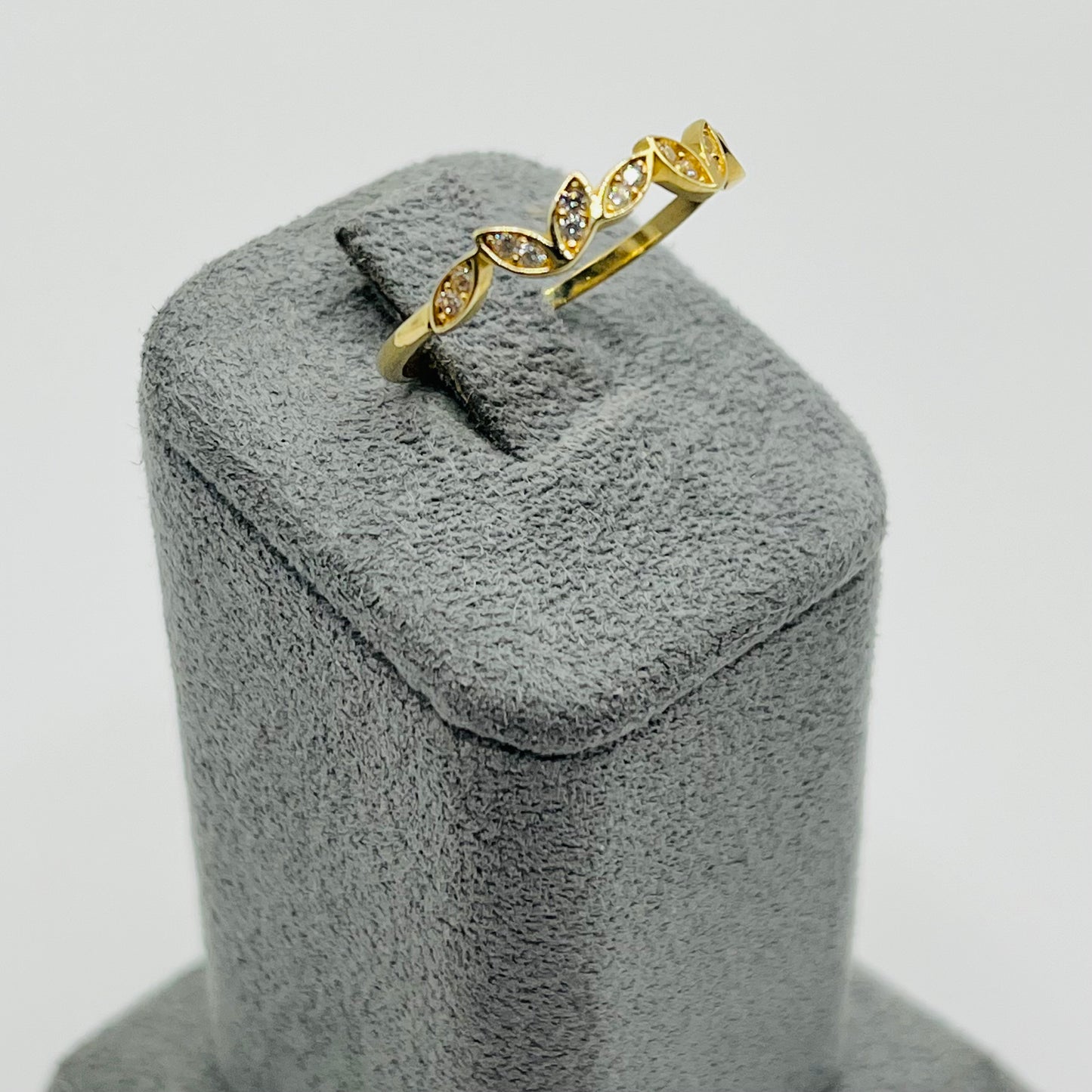 10k Gold CZ Detailed Band Ring