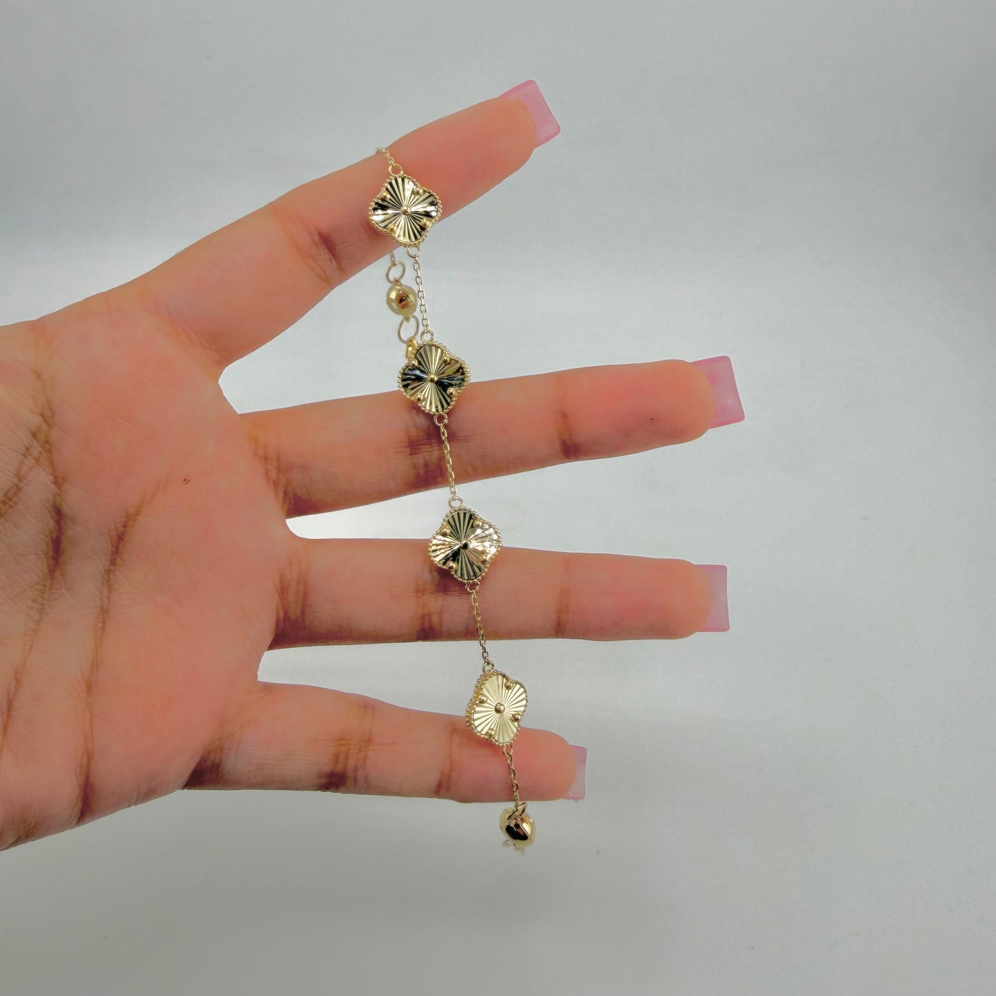 10k Gold Fancy Clover Bracelet (M)