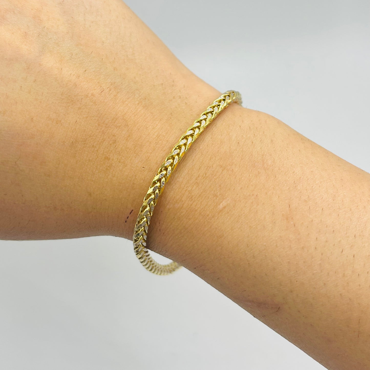 10K Gold 3mm Diamond Cut Palm Bracelet