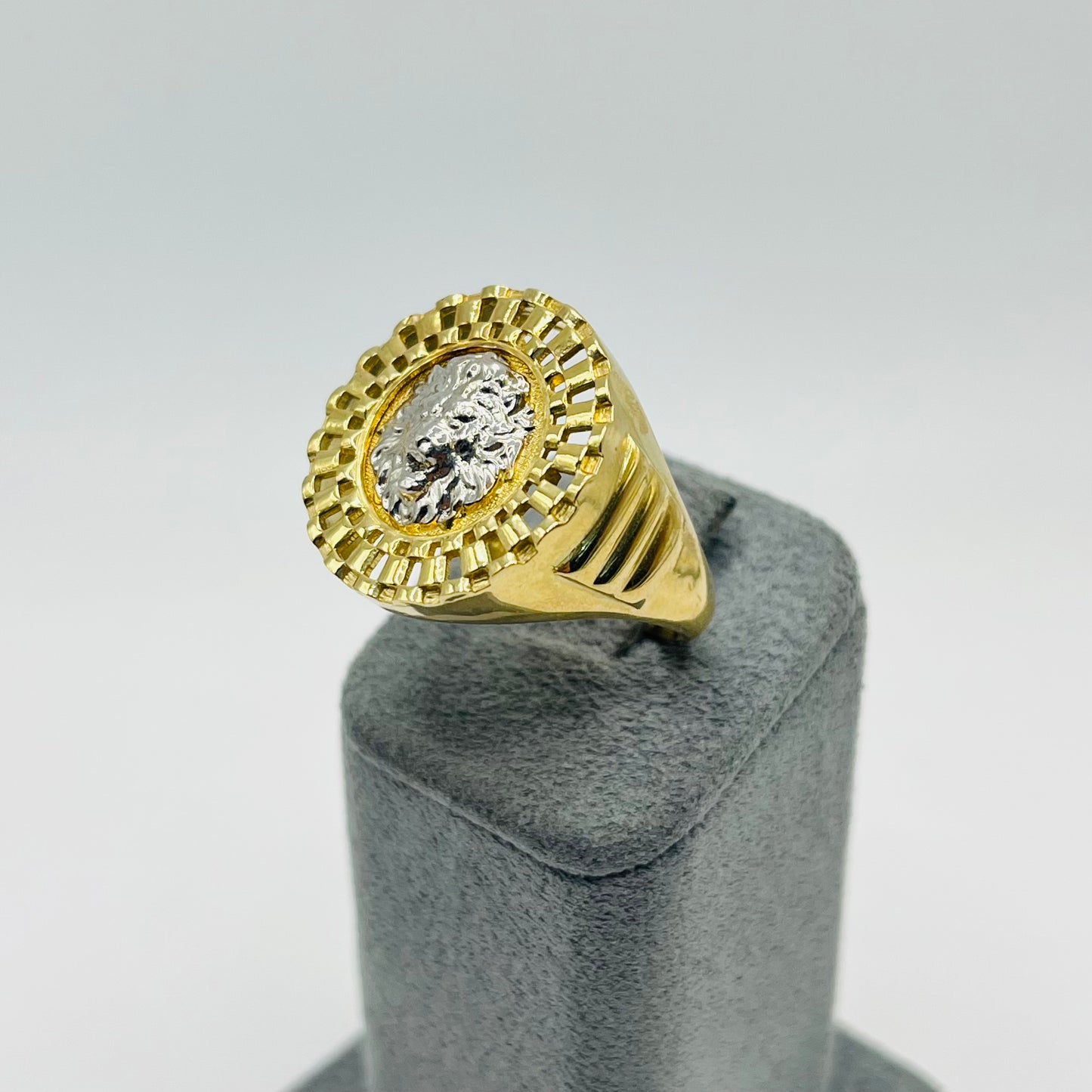 10k Gold Lion Rx Round Border Ring
