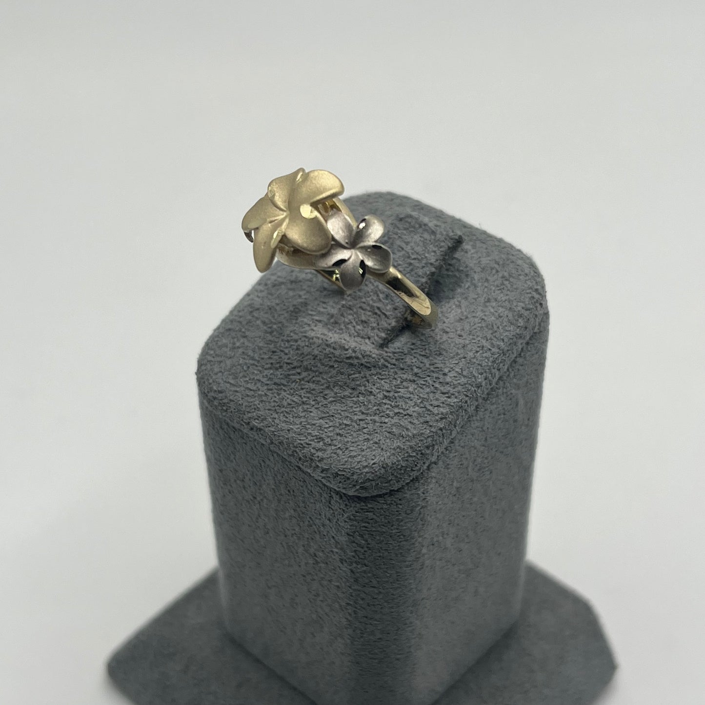 10k Gold Hibiscus Tri-Color Matte Ring (Small)