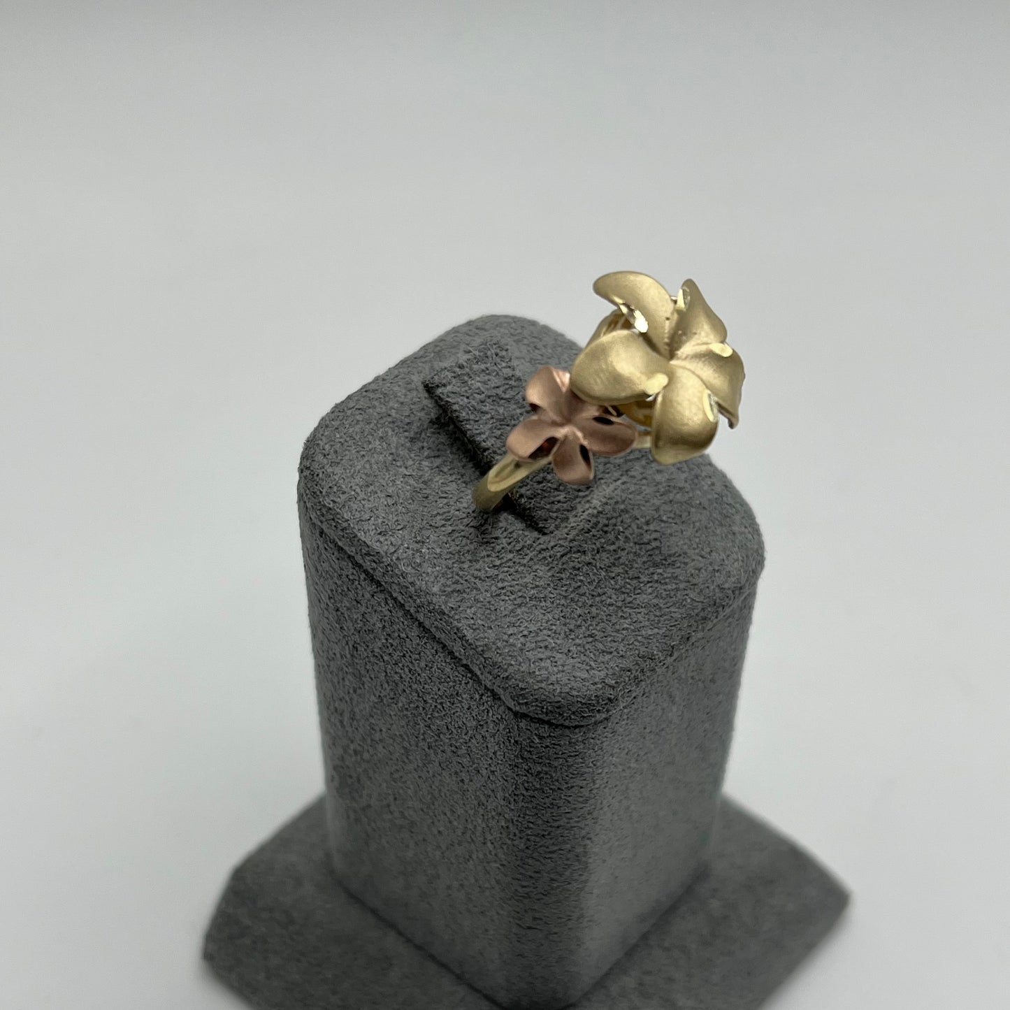 10k Gold Hibiscus Tri-Color Matte Ring (Large)