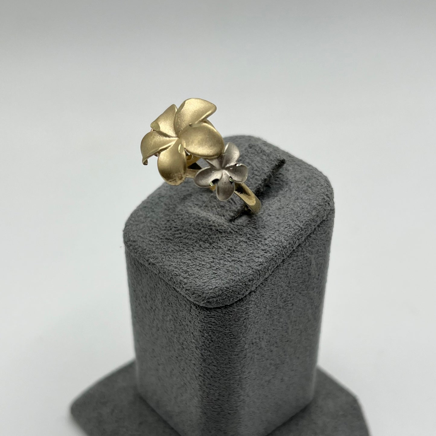10k Gold Hibiscus Tri-Color Matte Ring (Large)
