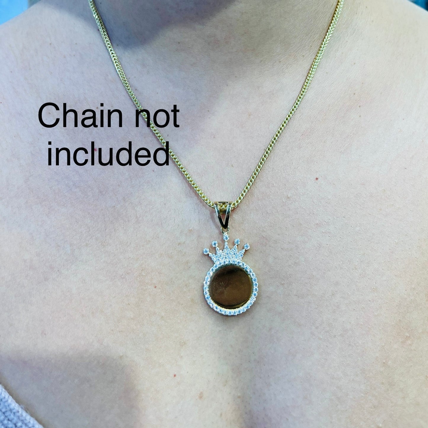 10K Gold Round Picture Pendant with CZ Crown