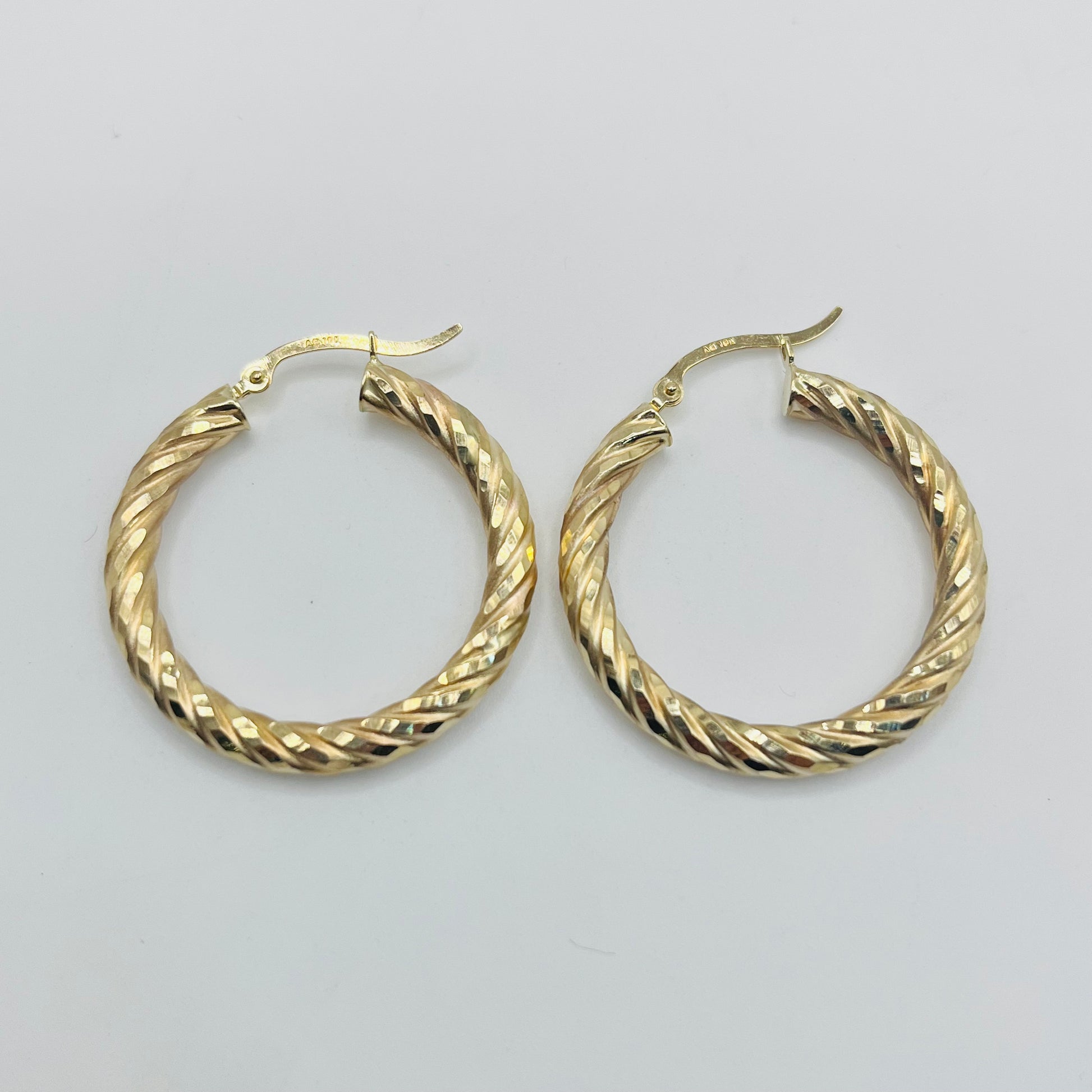 10 Karat Gold Diamond Cut Spiral Hoops (1.25")