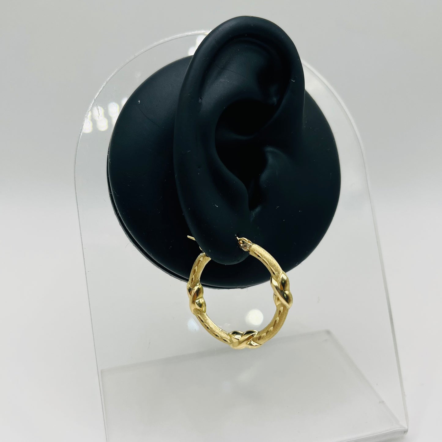 10k Gold Xo hoops 1in