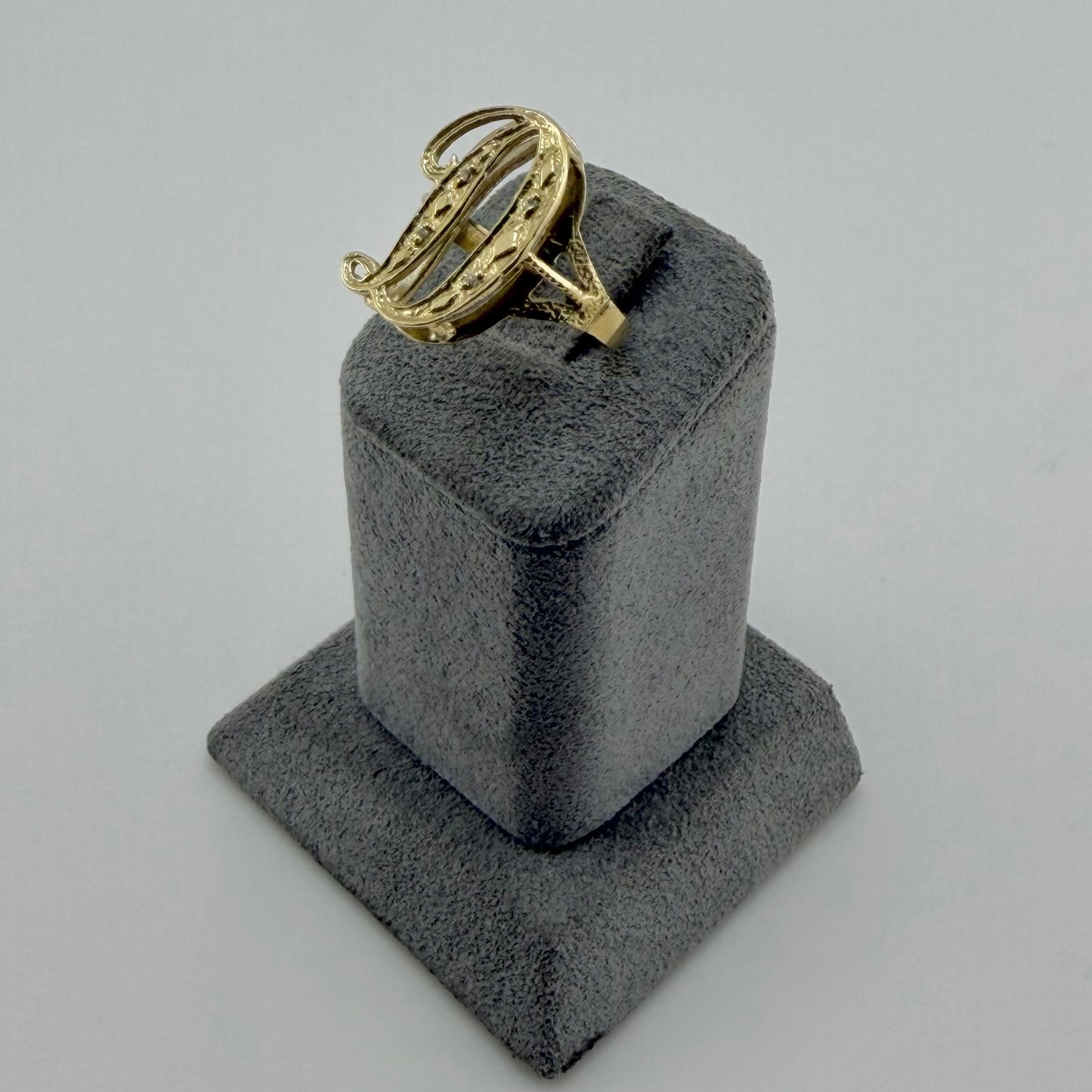 10k Gold 3-D Initial Ring (L)