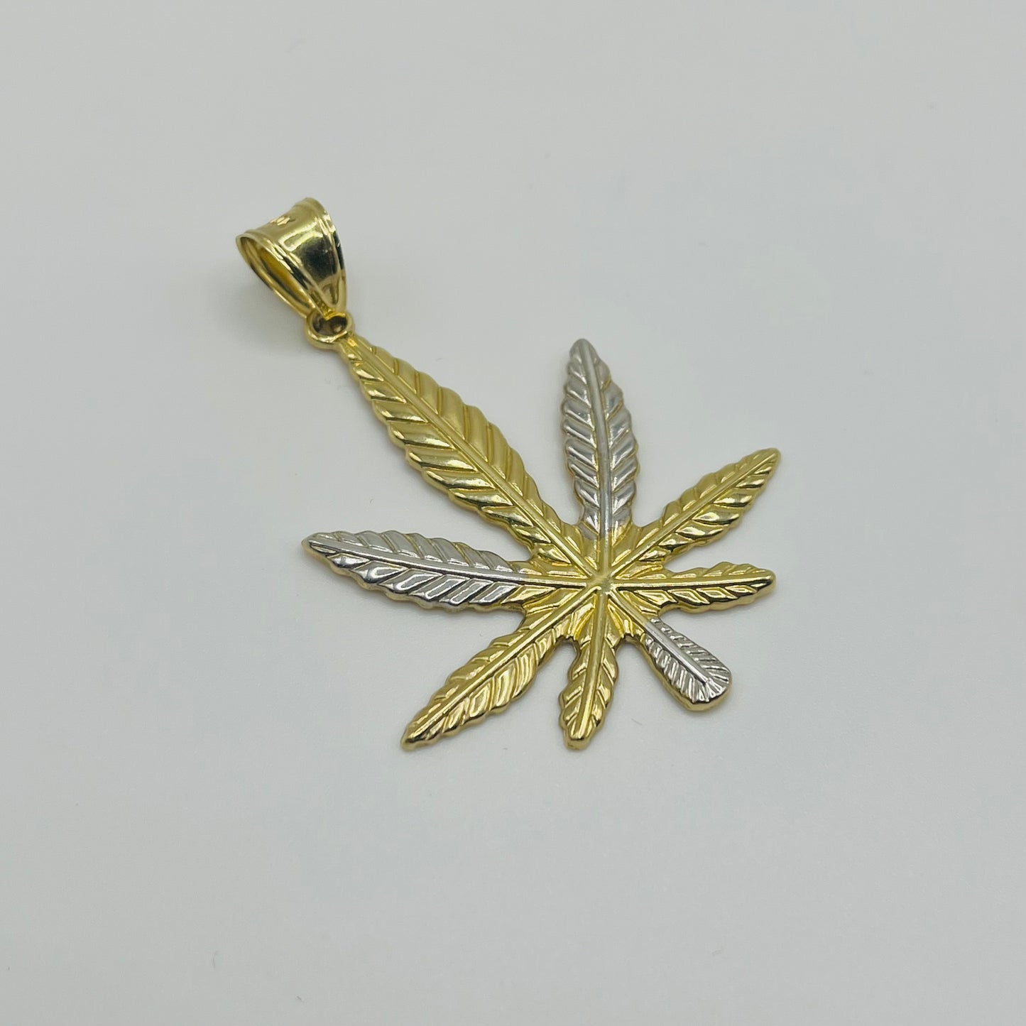 10k Gold Two-Tone Weed Pendant (M)