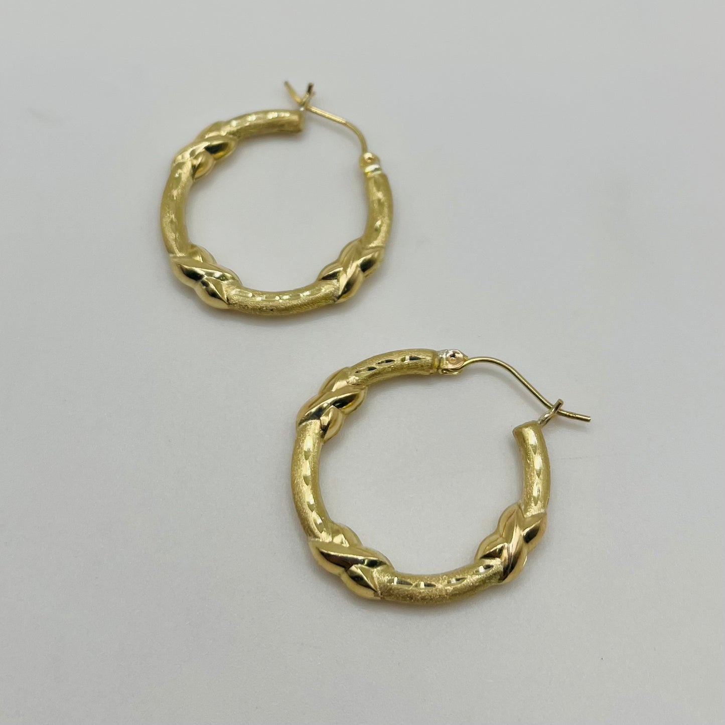 10k Gold Xo hoops 1in