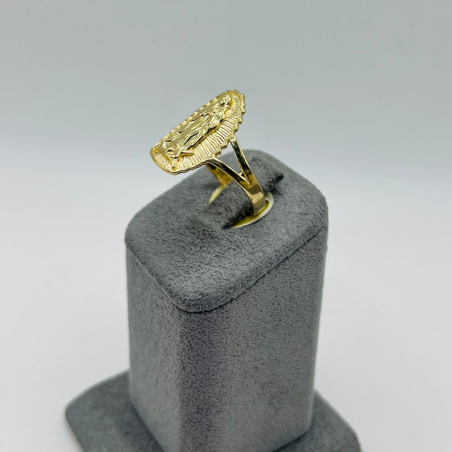 14k Gold La Virgien Ring