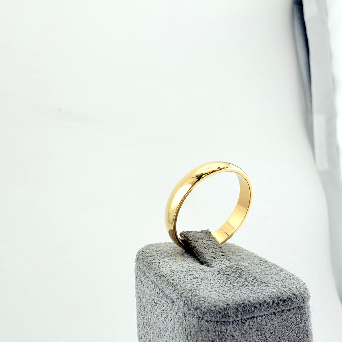 Classic Gold Wedding Band