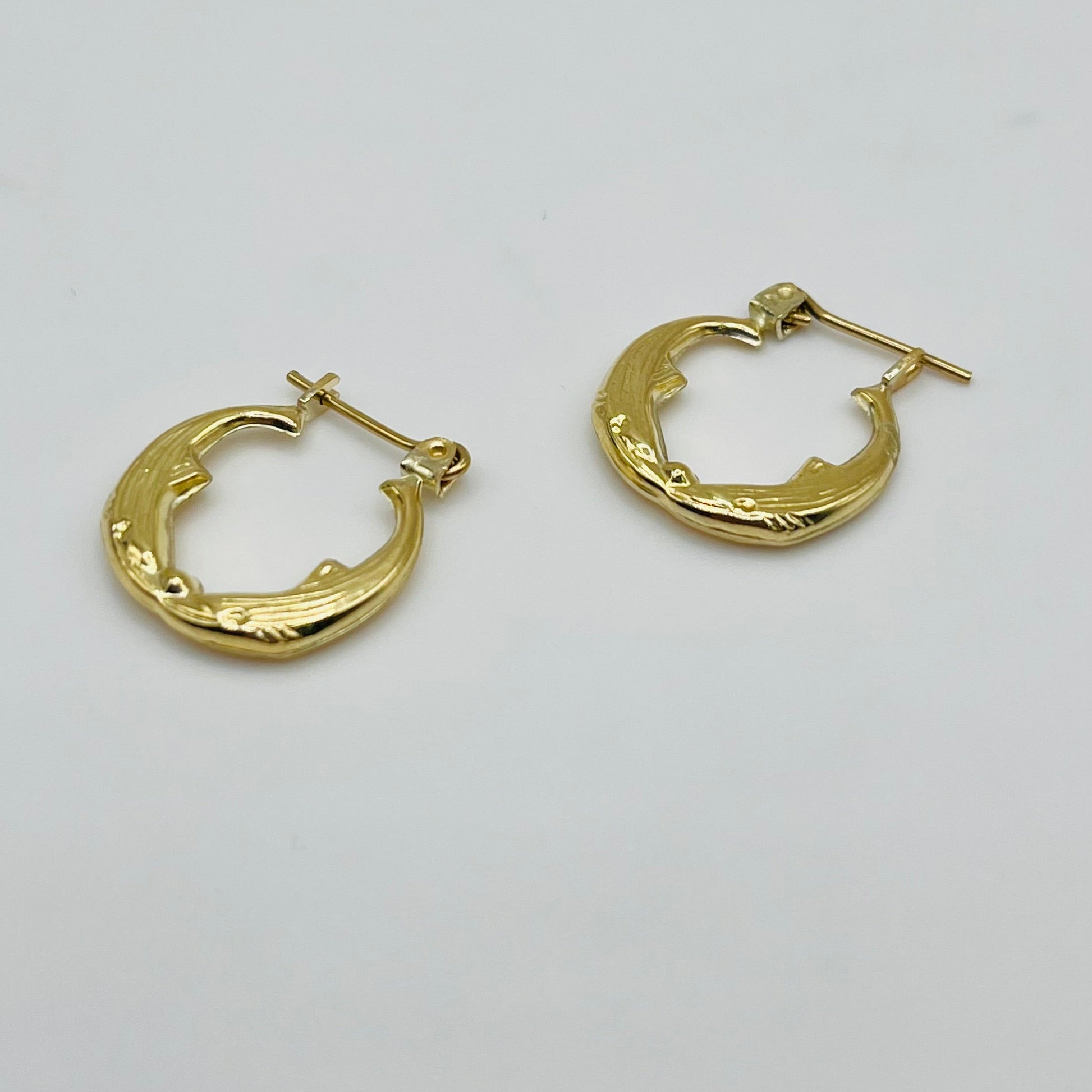 10K Gold Whale Hoop Earrings | Diameter: 17mm