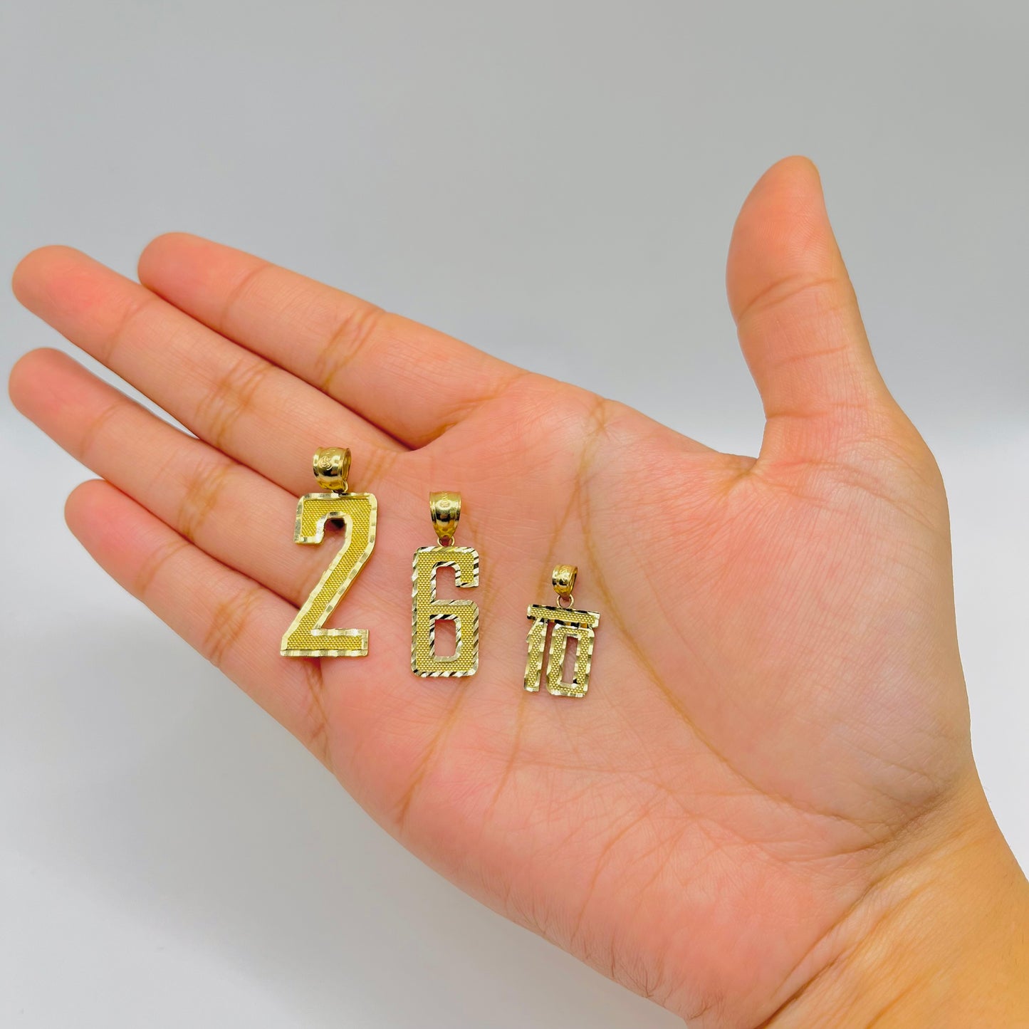 10k Gold Classic Dc Border Number Charm (M)