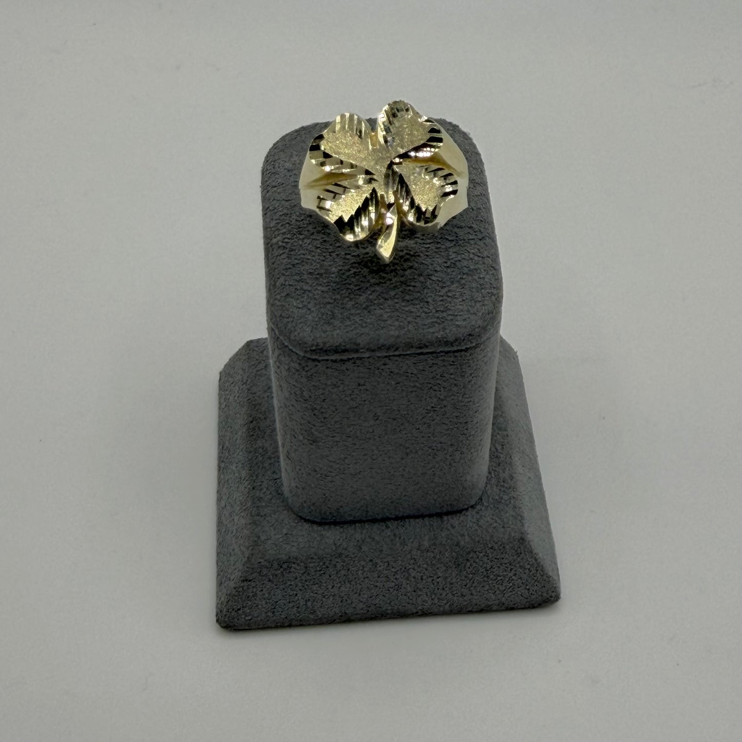 10k Gold Dc Clover Ring