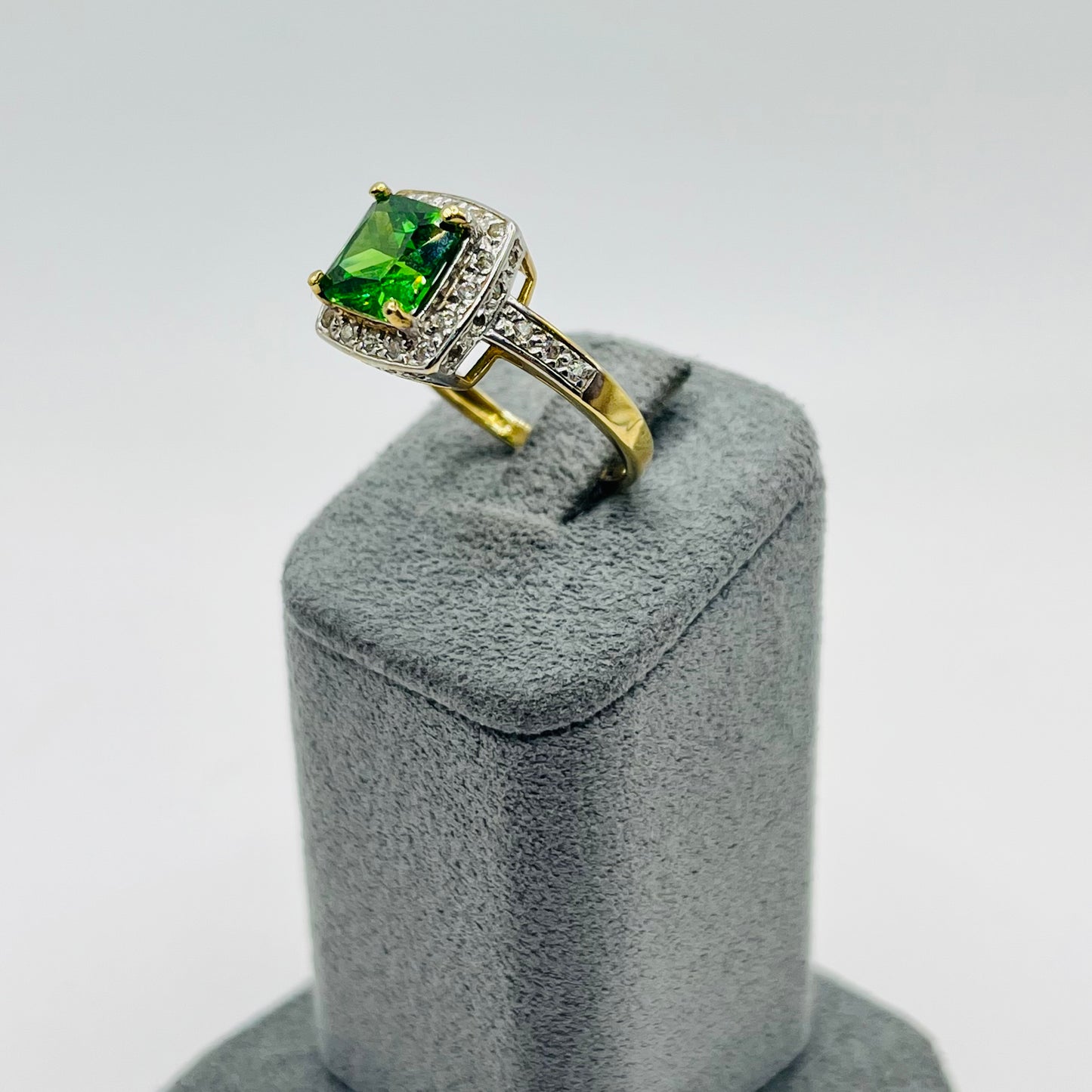 10k Gold Emerald Cz Ring