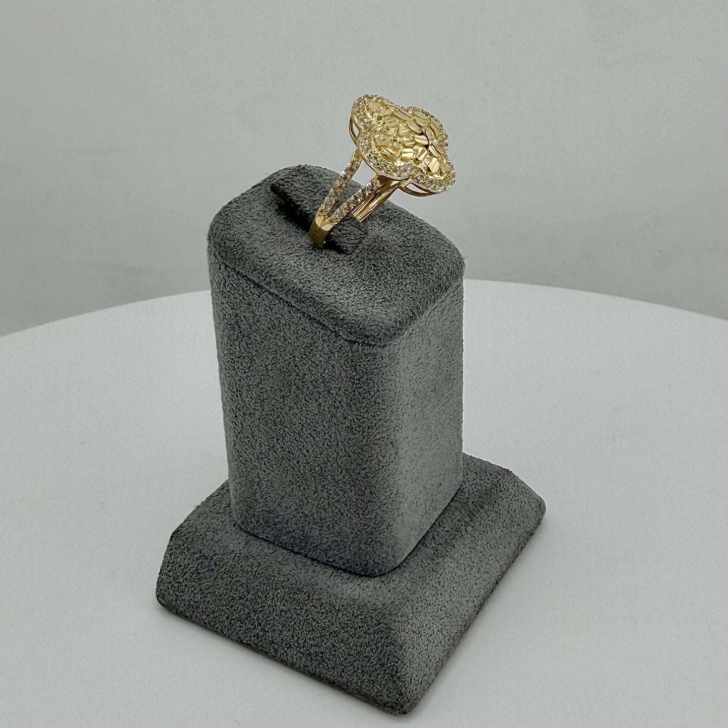 10k Gold Clover Cz Border Nugget Ring (L)