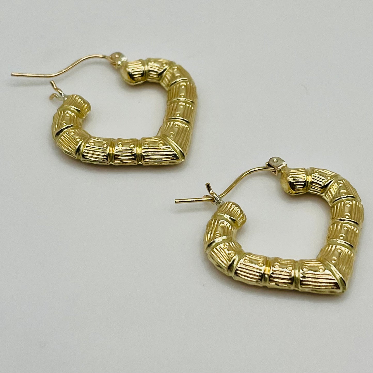 10K Gold Heart Bamboo Hoop Earrings (1 in)