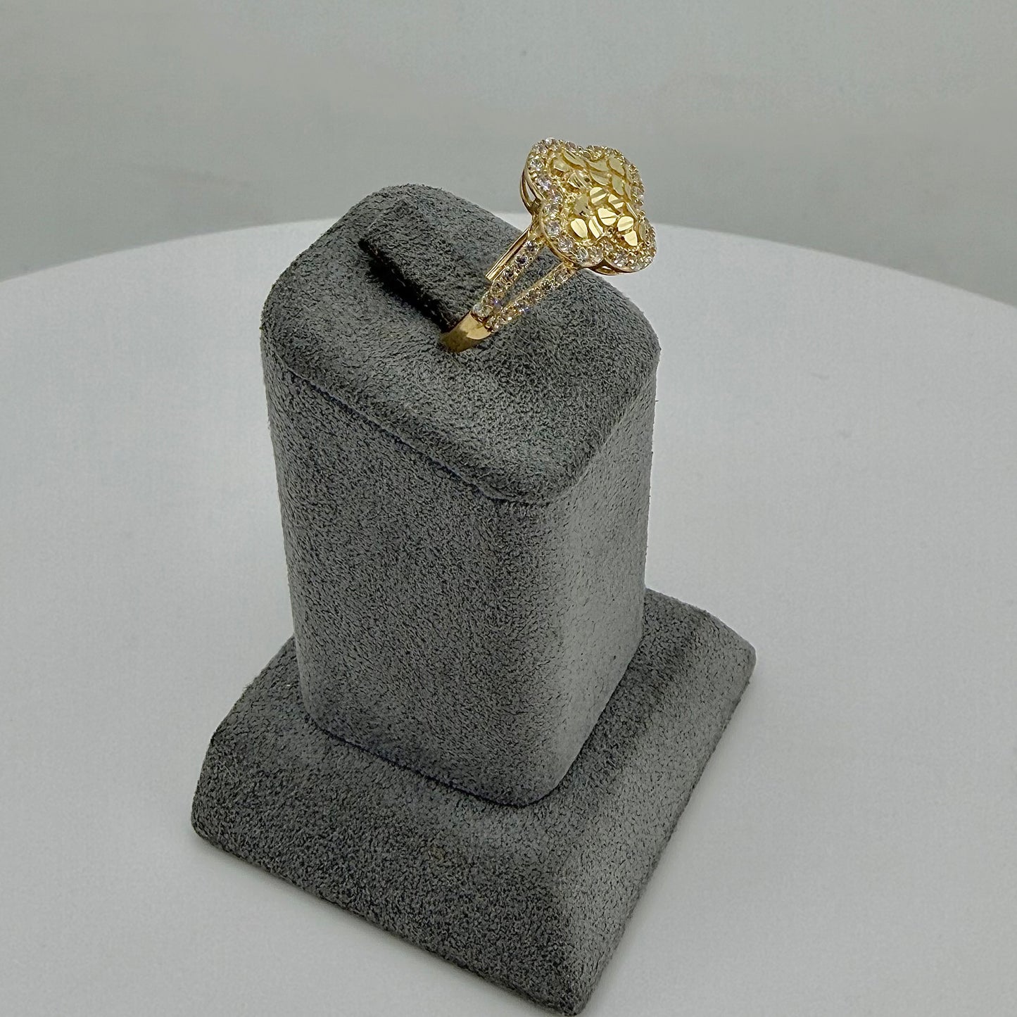 10K Gold Clover CZ Border Nugget Ring (M)