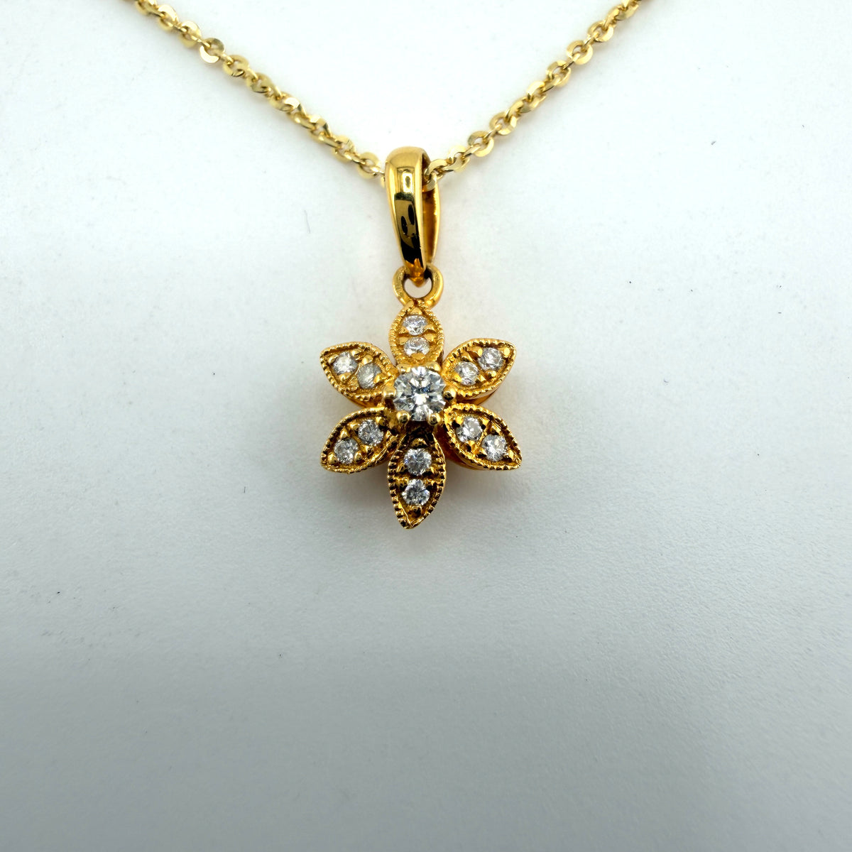 14k Gold Natural VS Diamond Flower Pendant Necklace Set