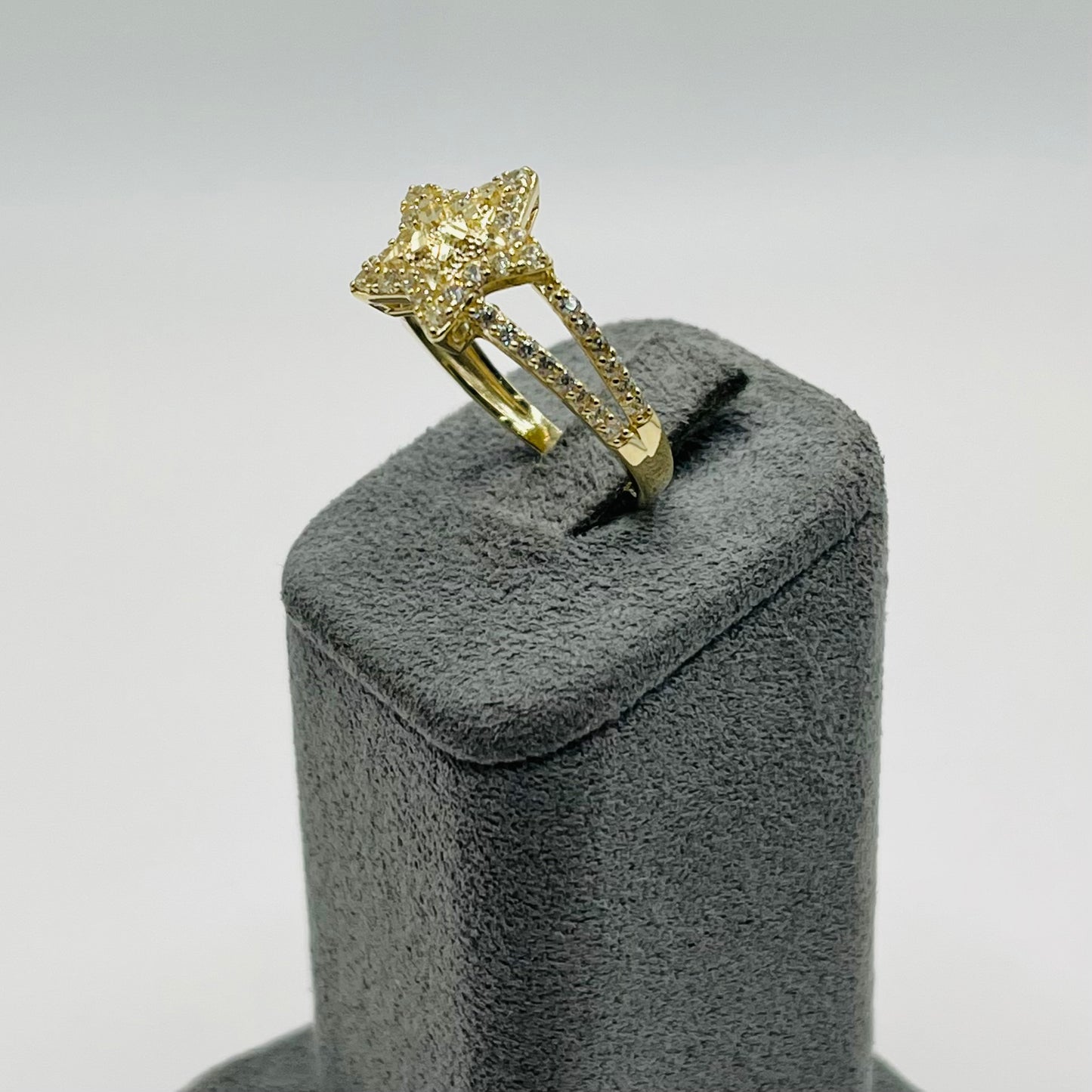 10k Gold Cz Nugget Star Band Ring (S)