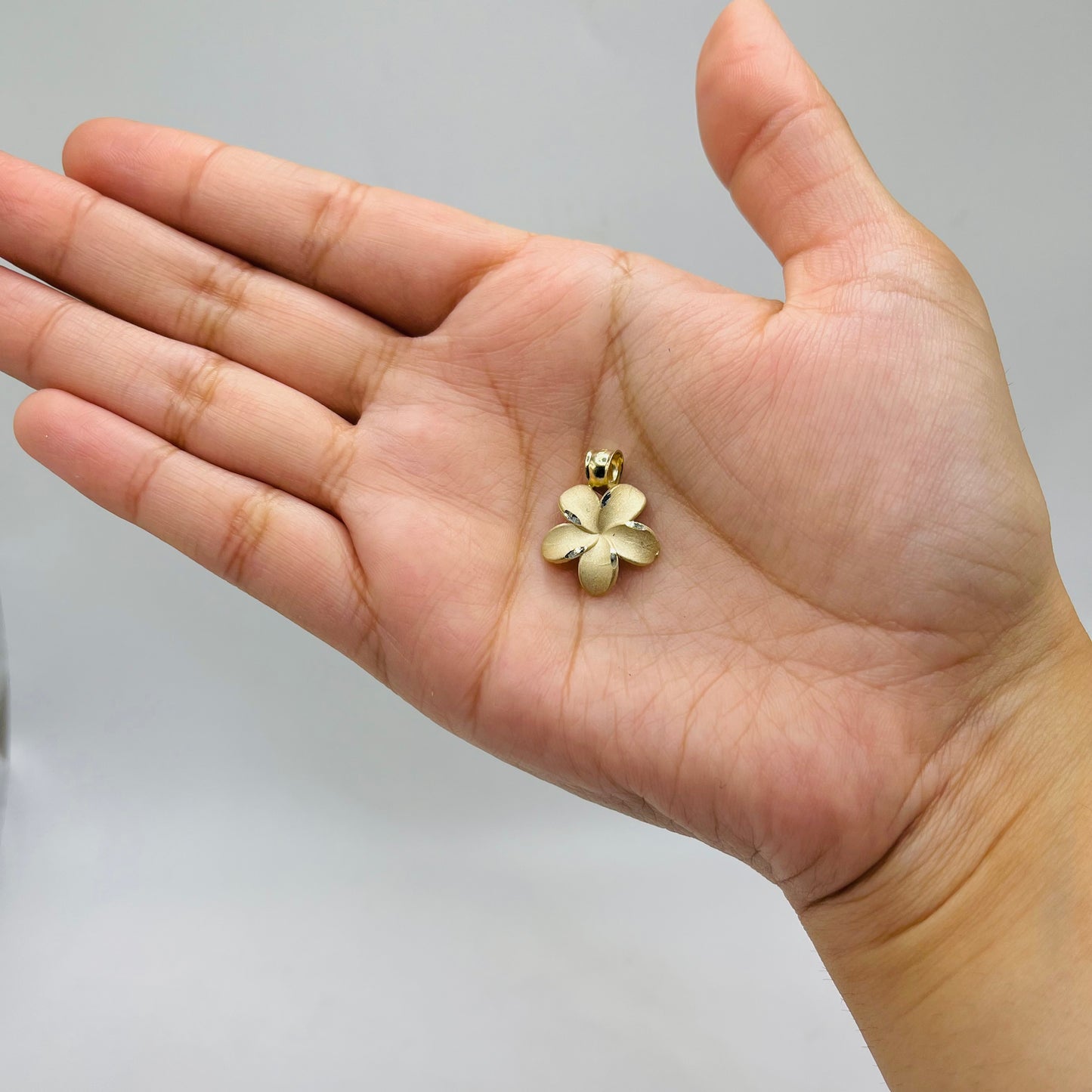 10k Gold Satin Hibiscus Charm (M)