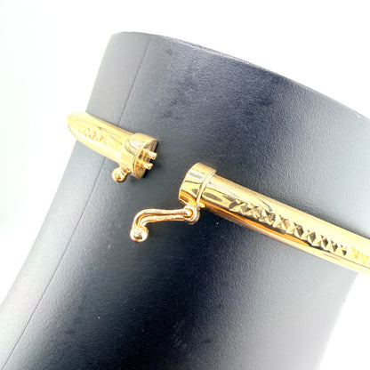 10K Gold Bangle Oval Hinged