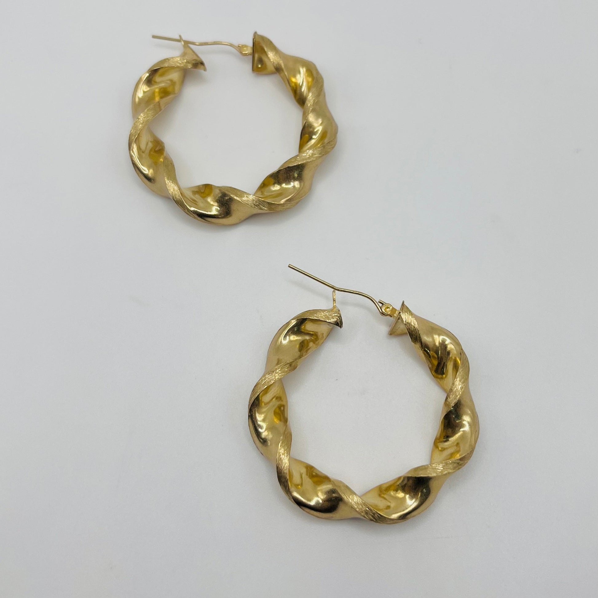 10K Gold Chunky Twist Hoops | Diameter: 1.6"