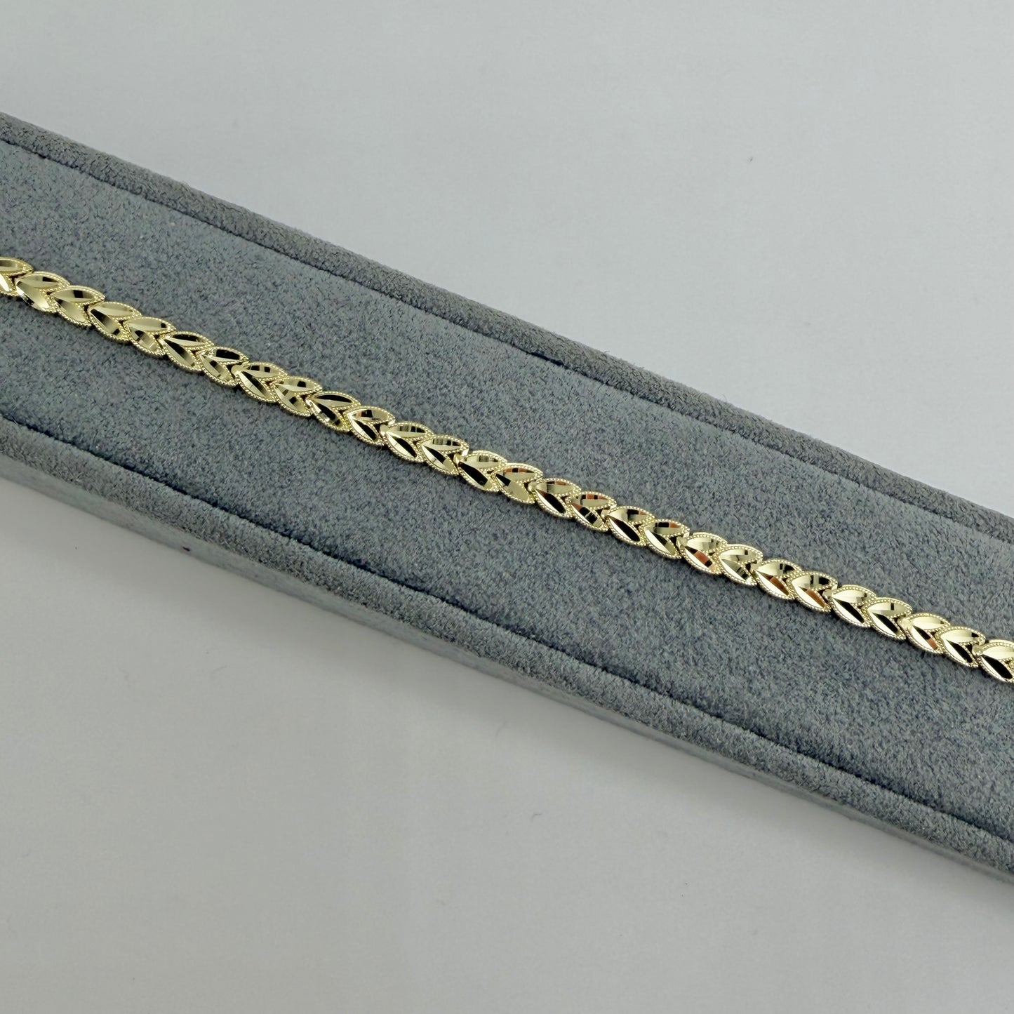 10k Gold Leaf Bracelet 7.5”