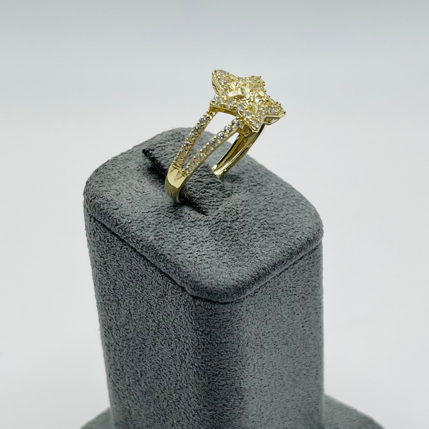 10k Gold Cz Nugget Star Band Ring (M)