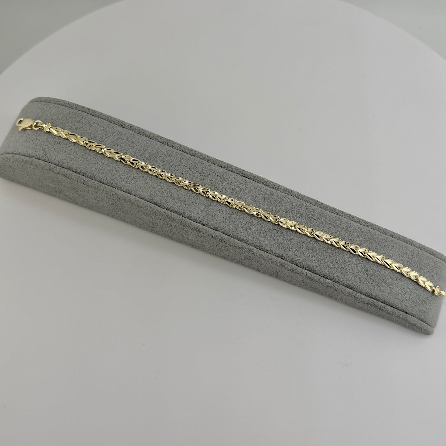 10k Gold Leaf Bracelet 7.5”